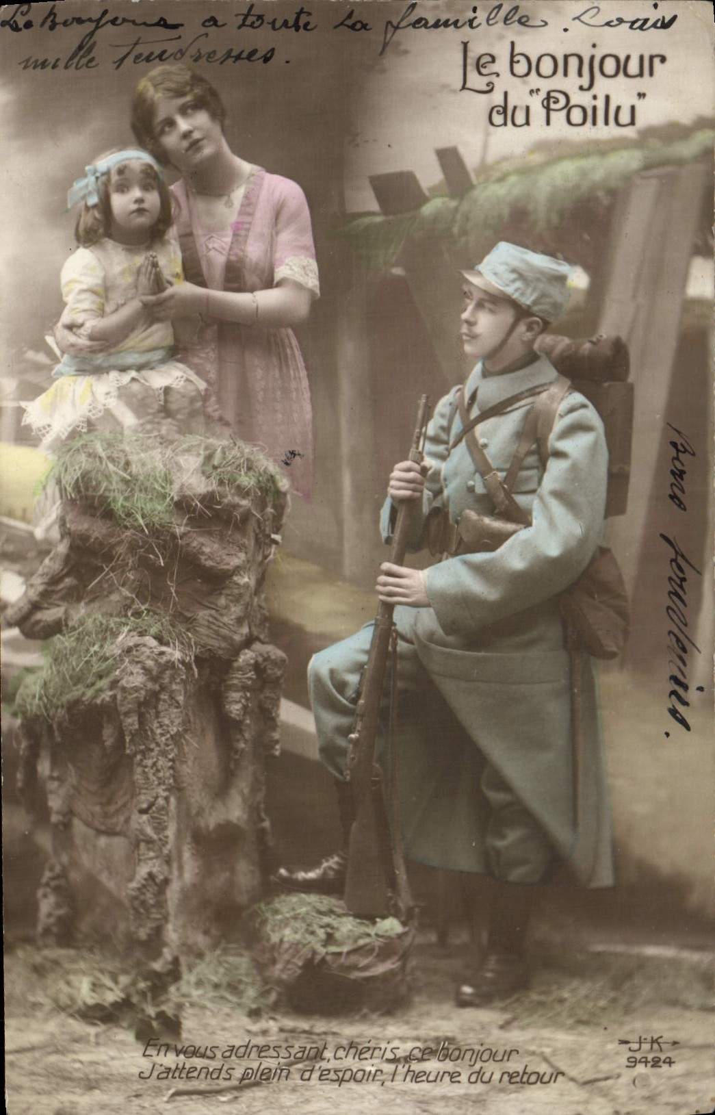 CPA Fantaisie Femme Enfant Soldat Militaria Poilu