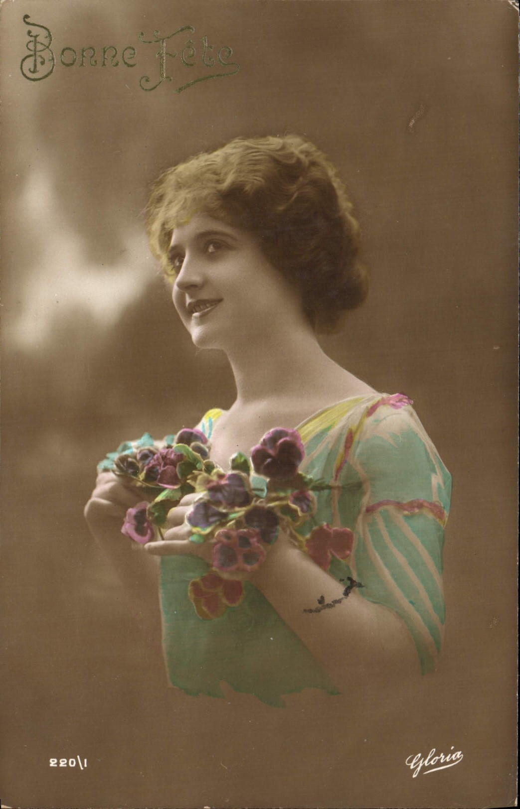 Lächelnde junge Frau — mit Blumenstrauß — Verlag Elyoria, Nr. 2201