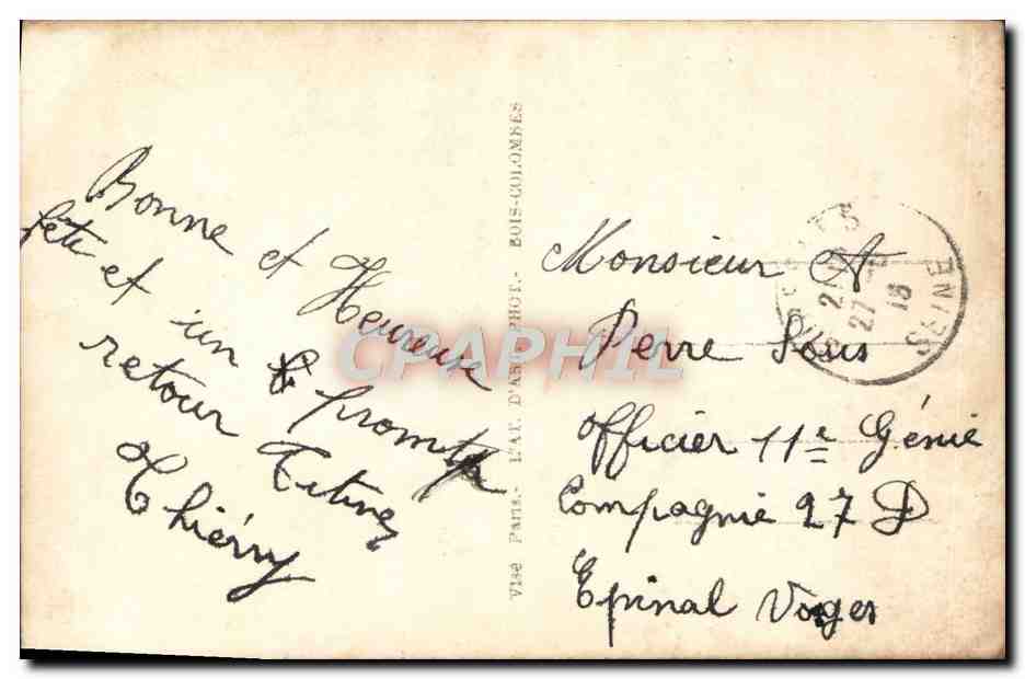 Femme en robe à motifs tenant une rose — FURFIR 5594 — Éditeur VIE PAPIER — Reverso