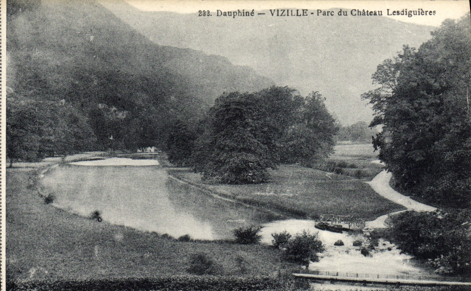 Vizille - Parc du Château Lesdiguières — Dauphiné, éditeur P. GAUDE, n° 232
