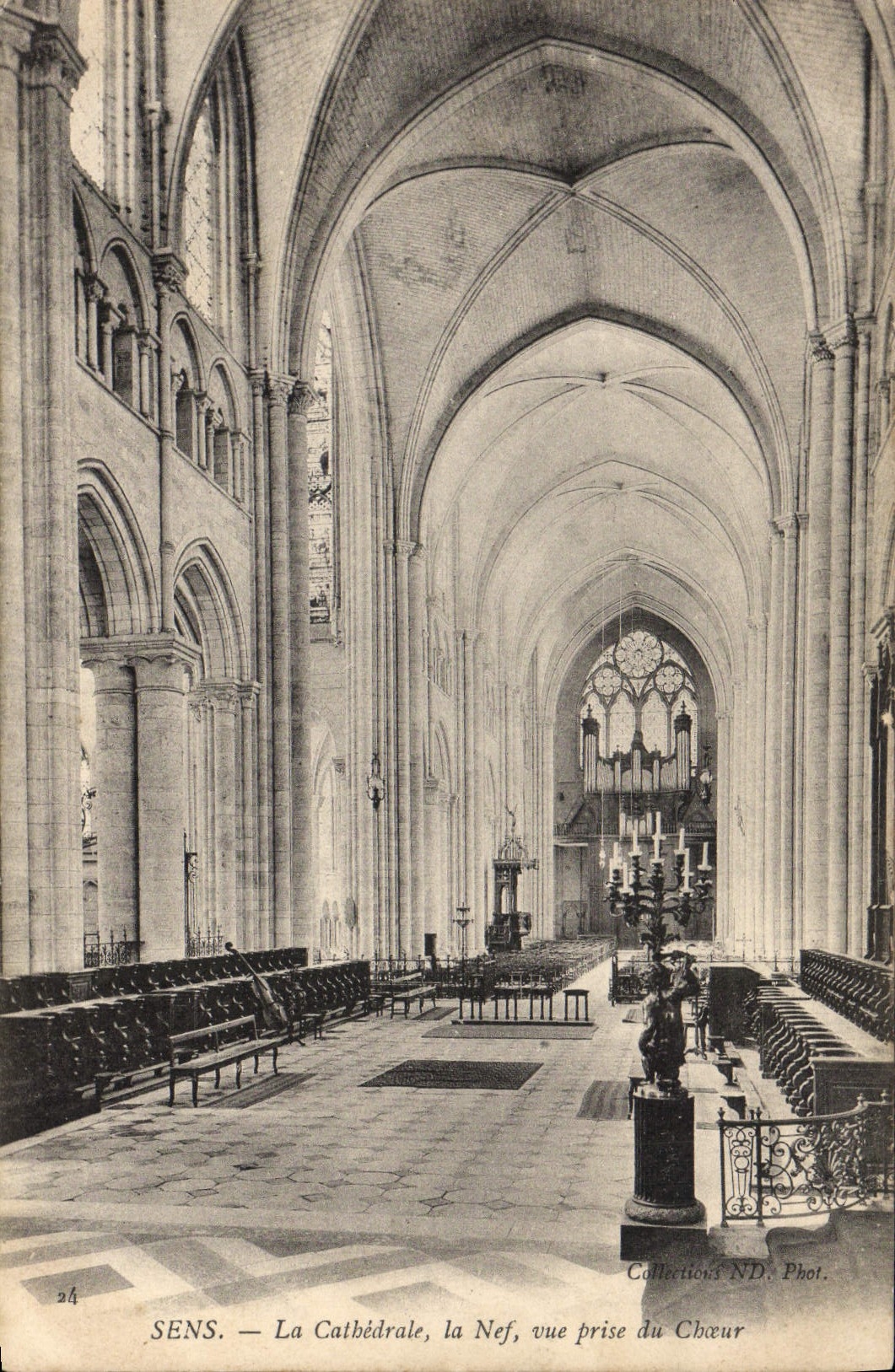 SENS — La Cathédrale, la Nef, vue prise du Chœur — Collections ND. Phot. n°24