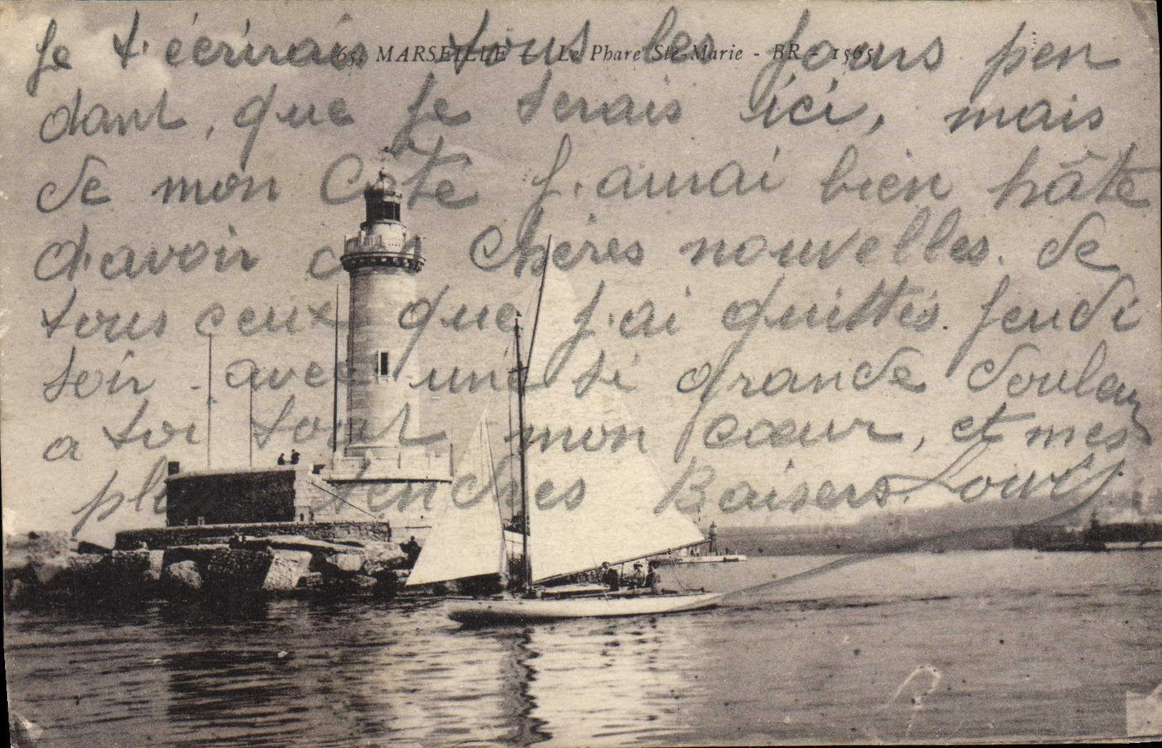 CPA Marseile Le phare Sainte Marie Bateau 