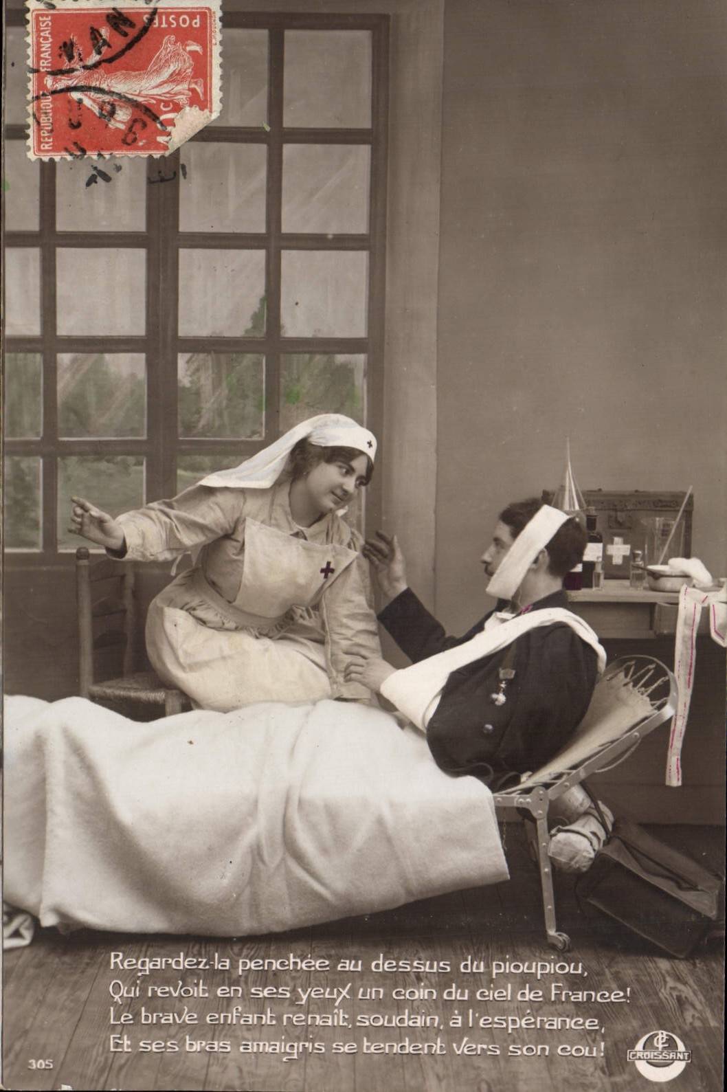 Infirmière auprès d'un blessé — éditeur Croissant, n°305