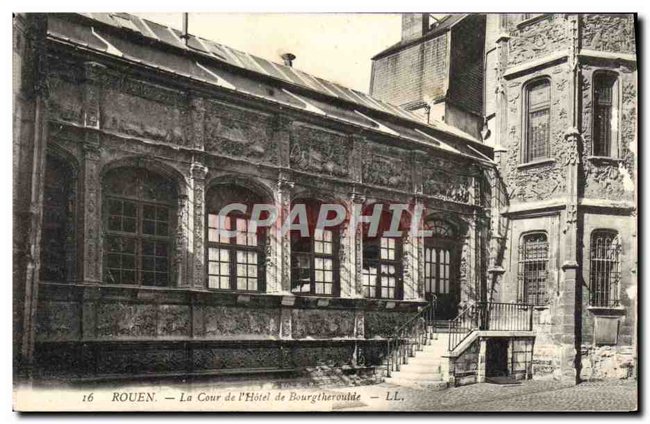 CPA Rouen La Cour De I'Hotel De Bourgtherouide