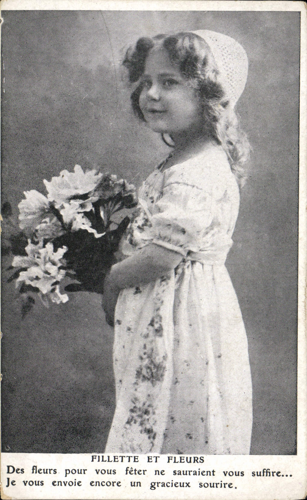 CPA Fillette Et Feurs Enfant