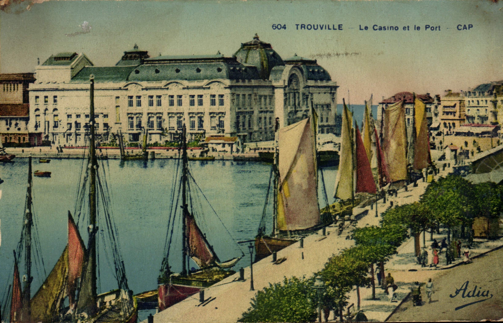 CPA Trouville Le Casino Et Le Port Bateaux