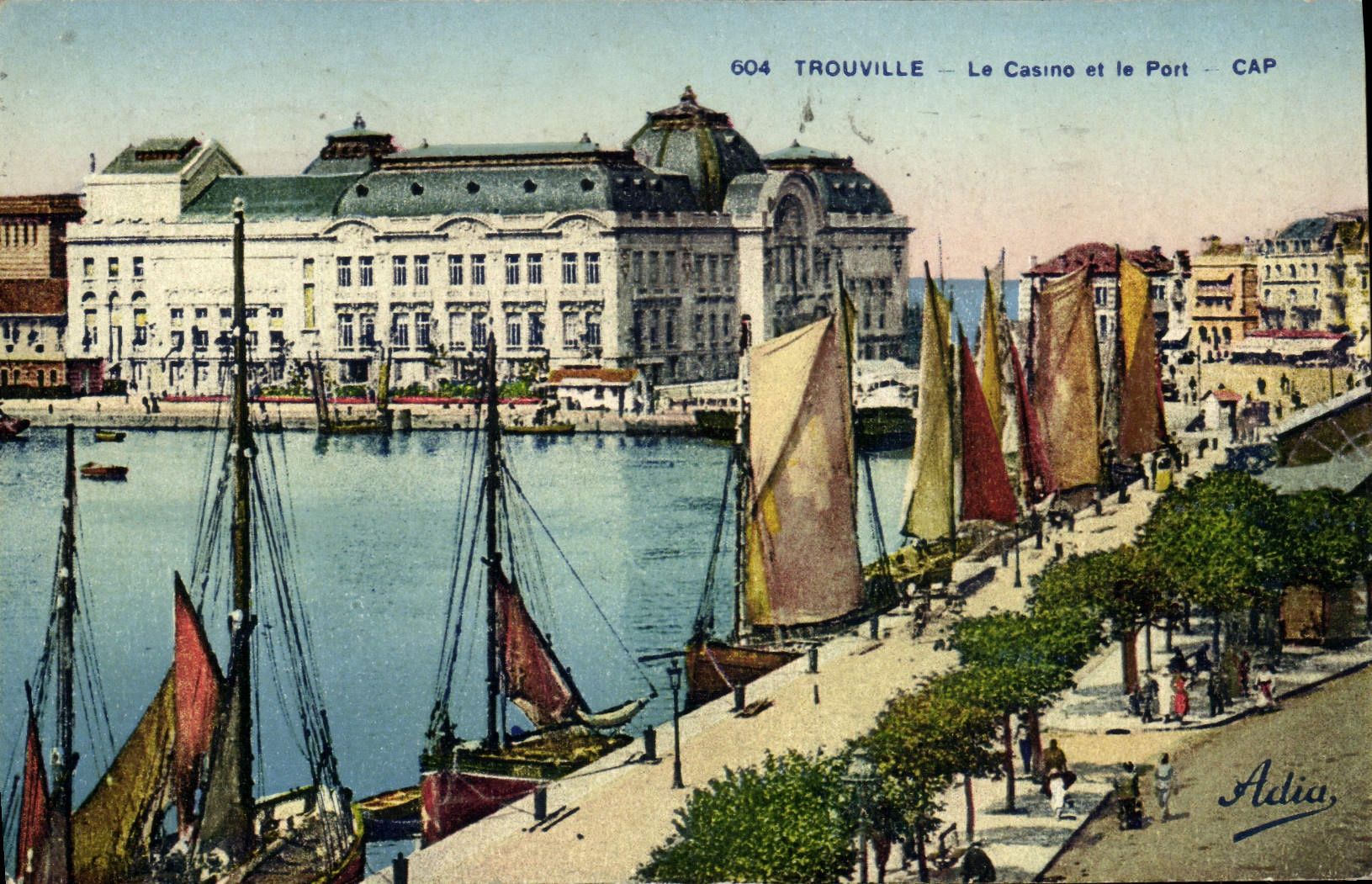 CPA Trouville Le Casino Et Le Port Bateaux