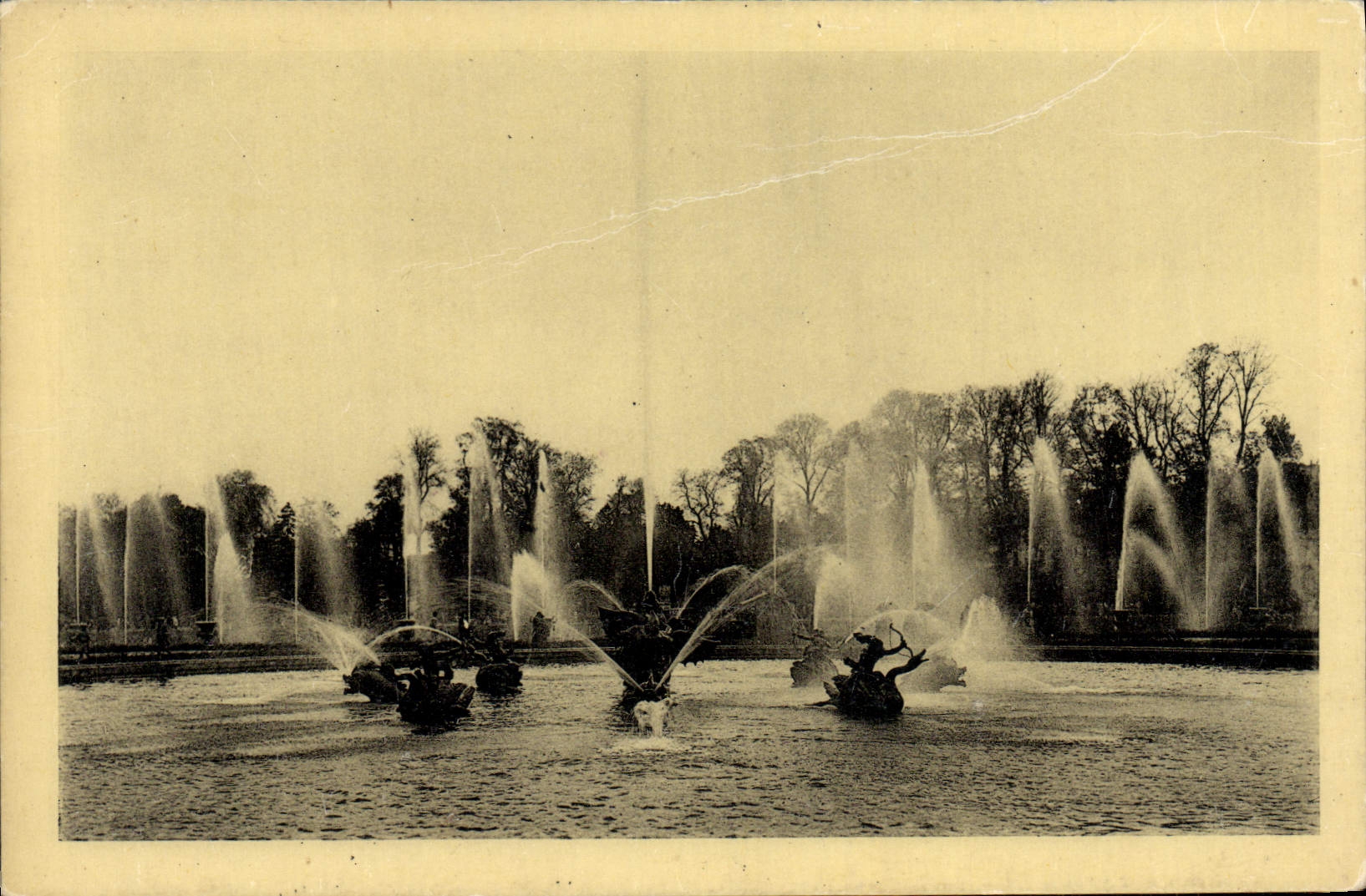 Park des Schlosses Versailles — Große Wasserstätten — Le Bassin du Dragon — Édition des Musées Nationaux