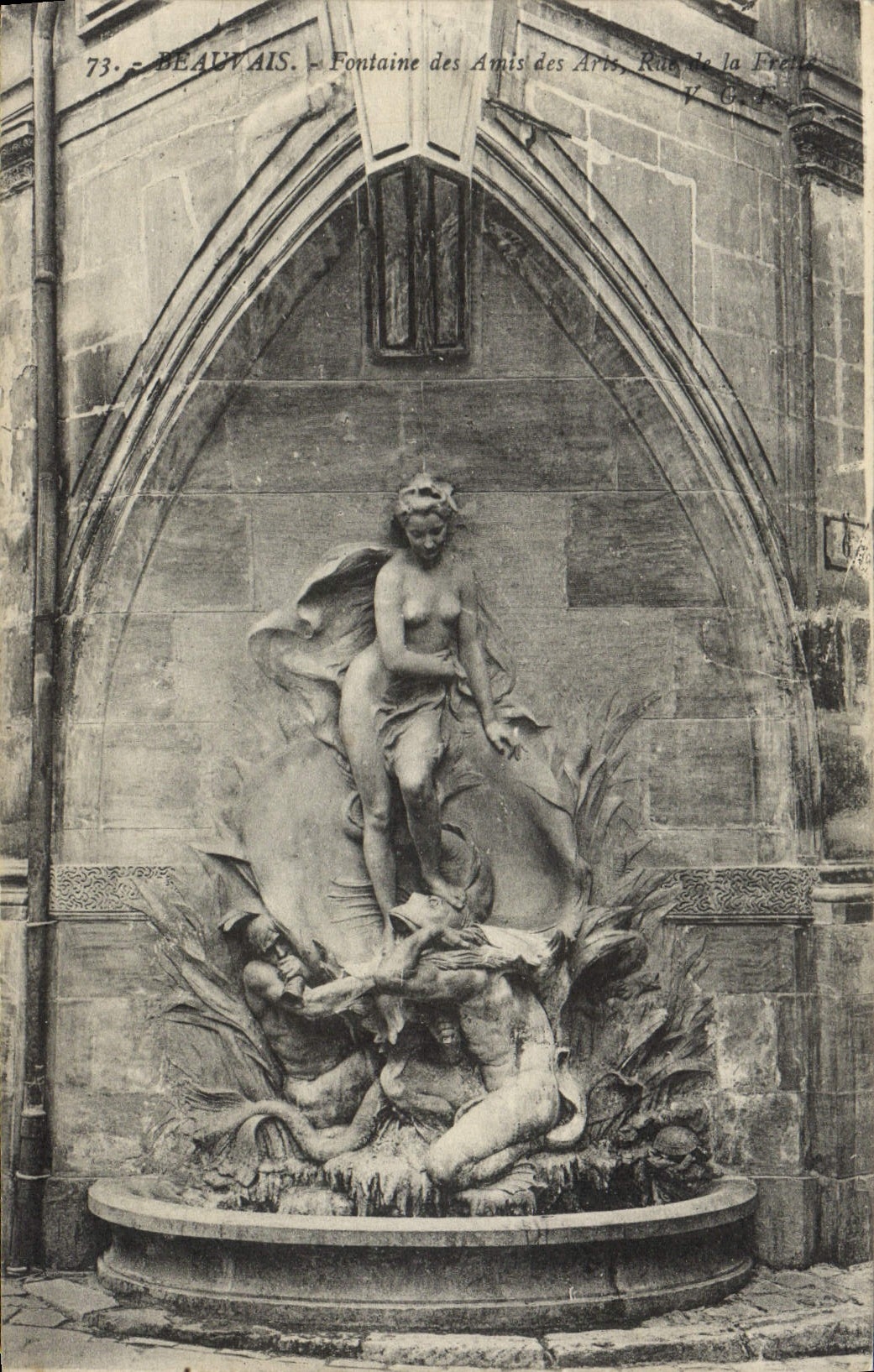 Beauvais - Fontaine des Amis des Arts, Rue de la Franche