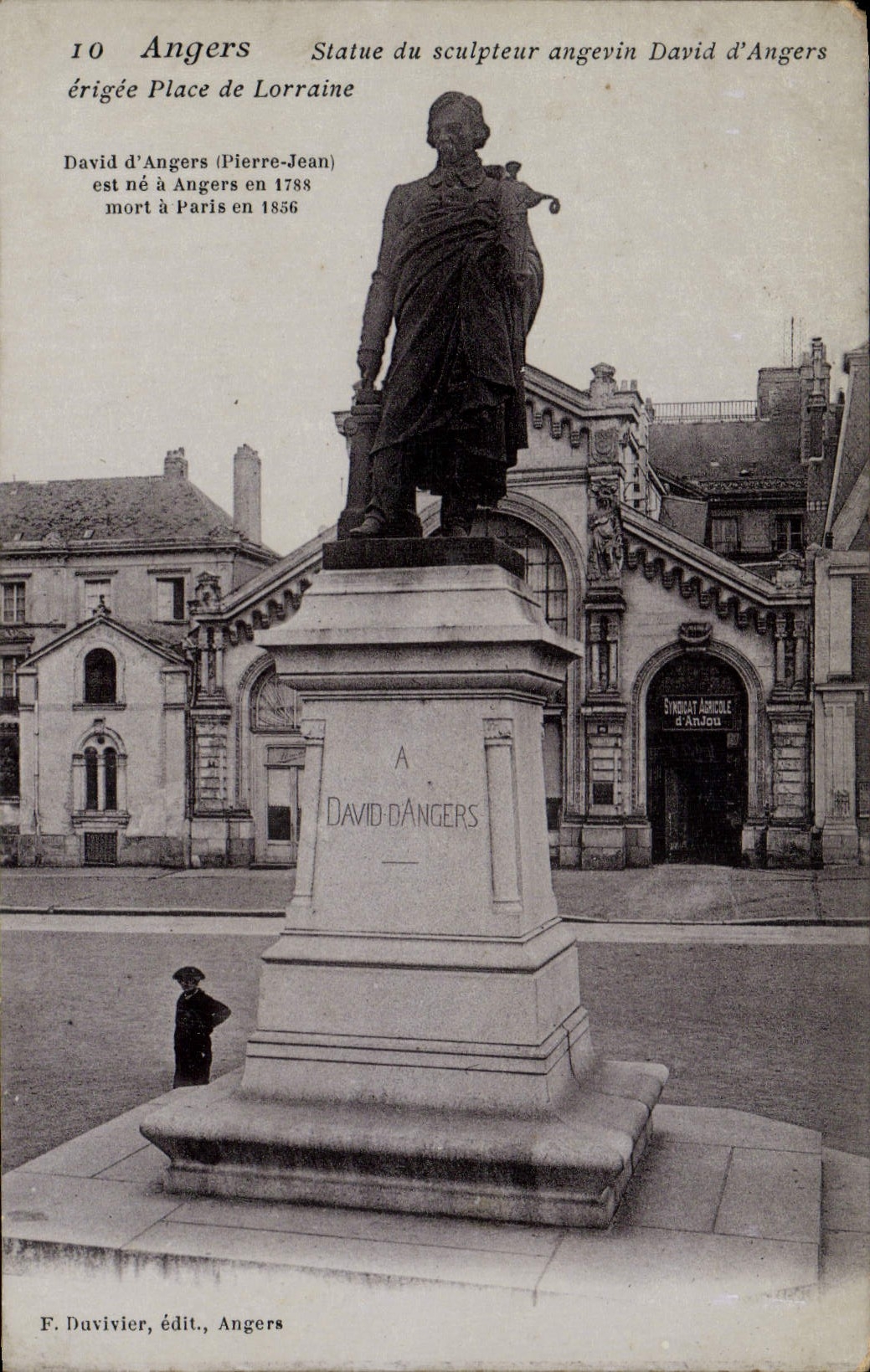 CPA Angers Statue du sculpteur angevin David d'Angers erigee place de Lorraine