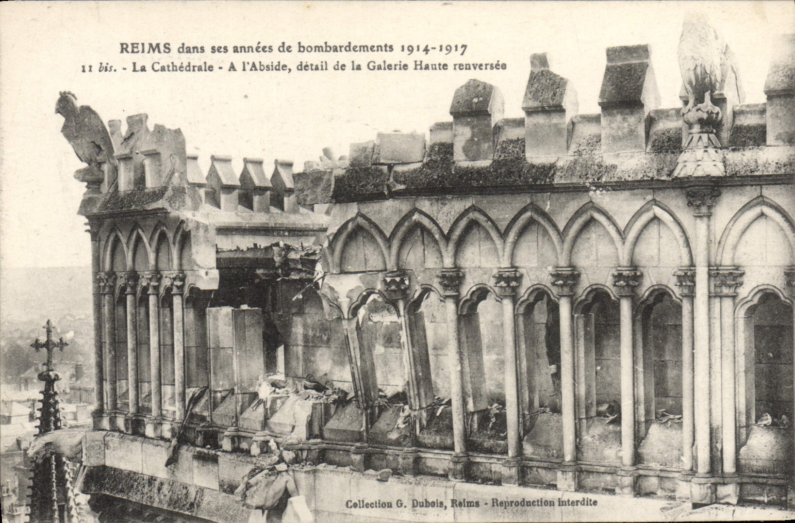 CPA Reims dans ses annees de Bombardements La cathedrale 
