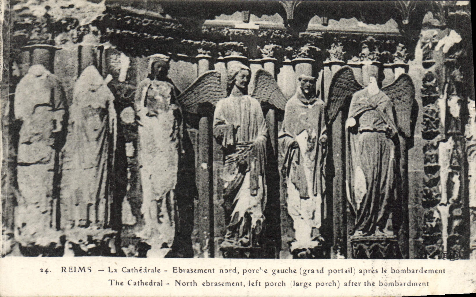 Reims - La Cathédrale - Ebrasement nord, porche gauche (grand portail) après le bombardement