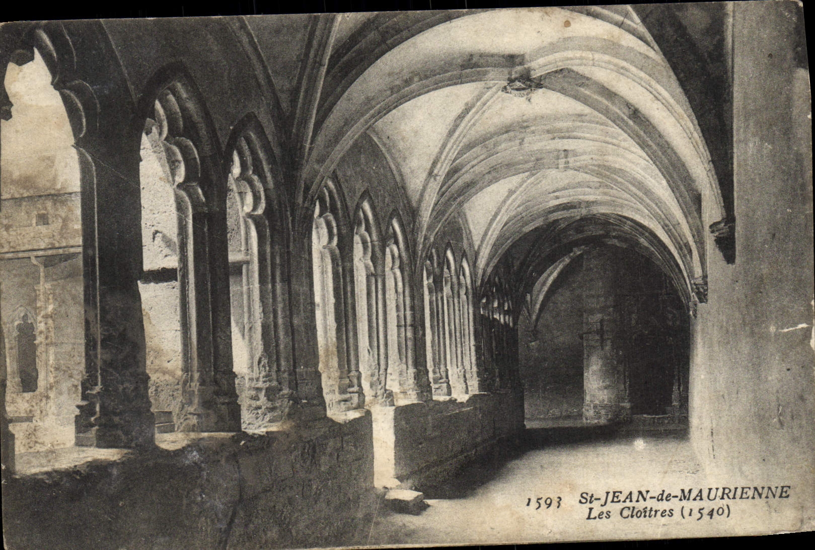 CPA Saint Jean de Maurienne Les Cloitres