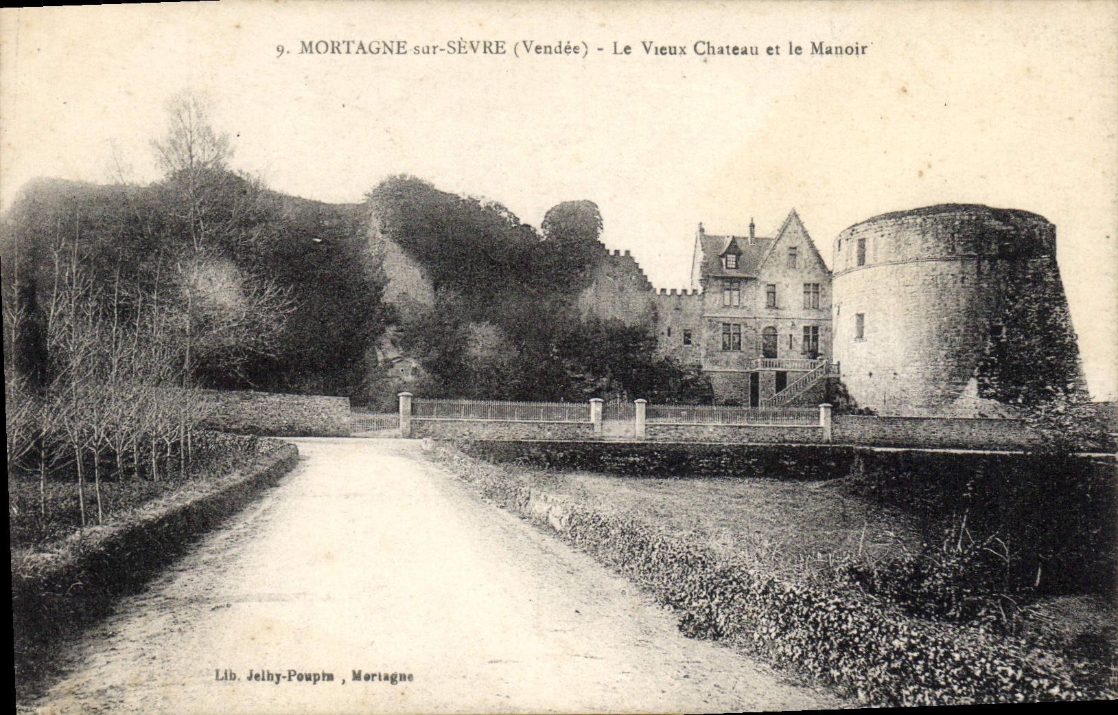 CPA Mortagne Sur Sevre Le Vieux Chateau et le Manoir