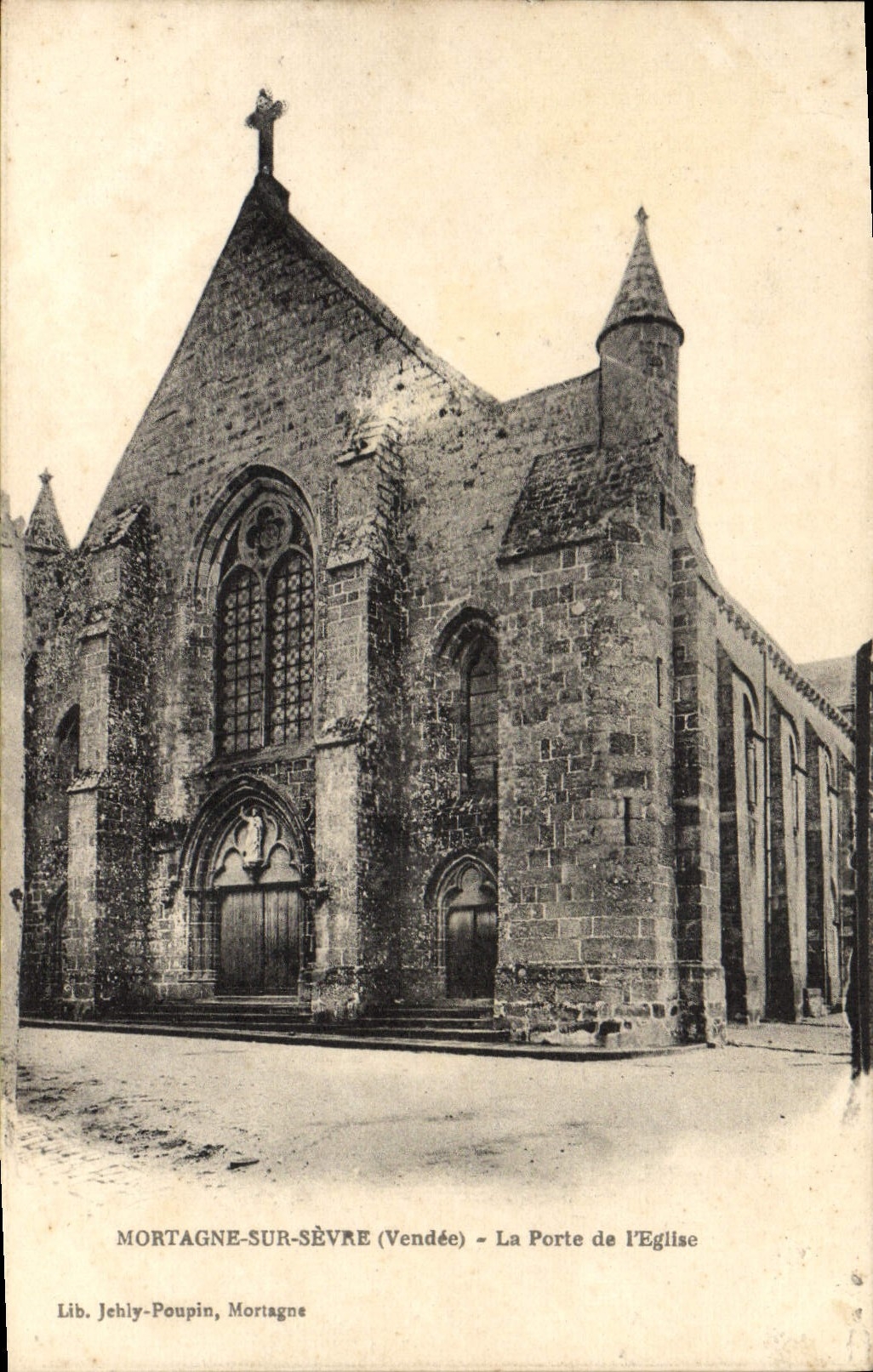CPA Mortagne Sur Sevre La Porte de l'Eglise