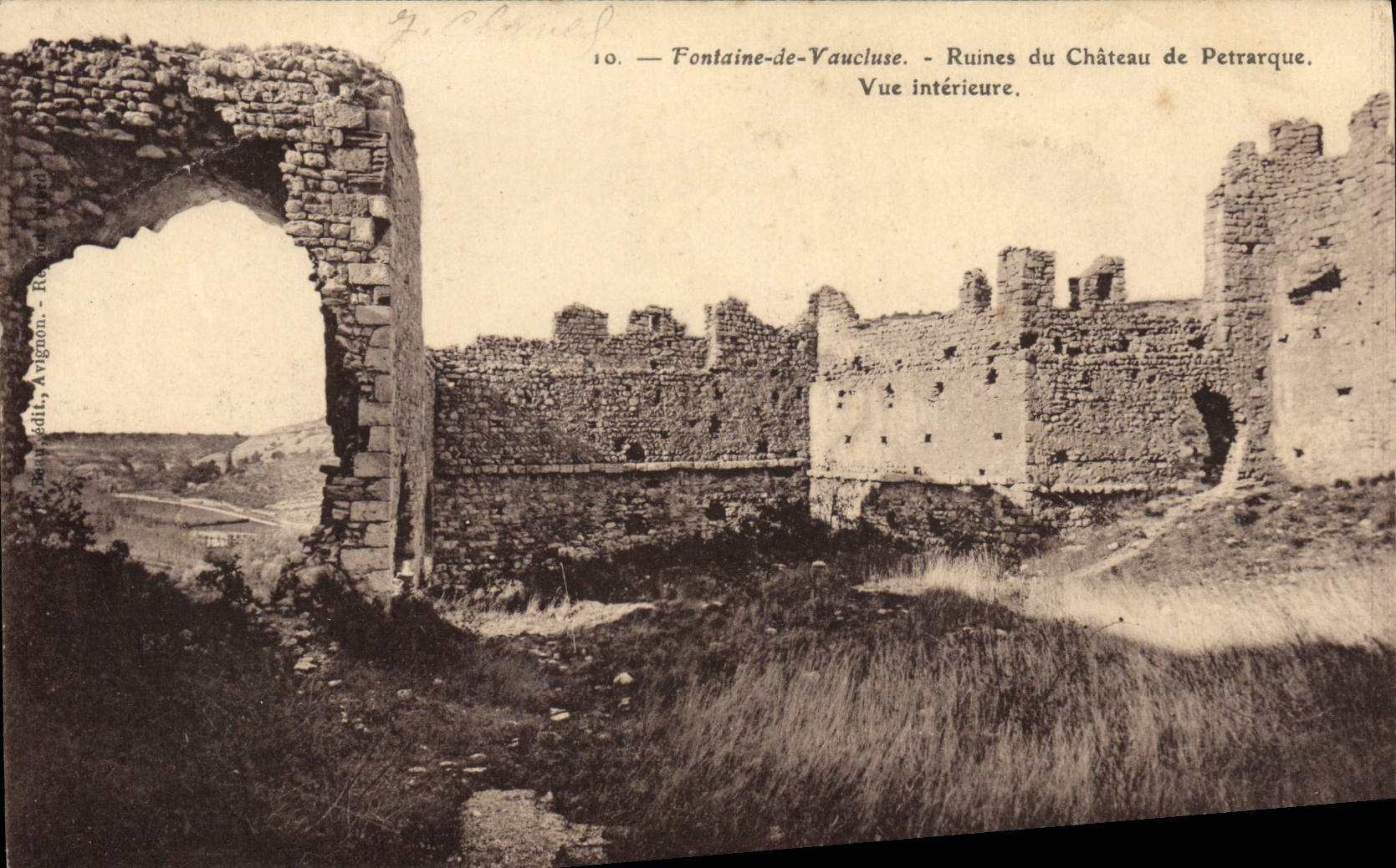 CPA Fontaine de Vaucluse Ruines du Chateau de Petrarque Vue Interieure
