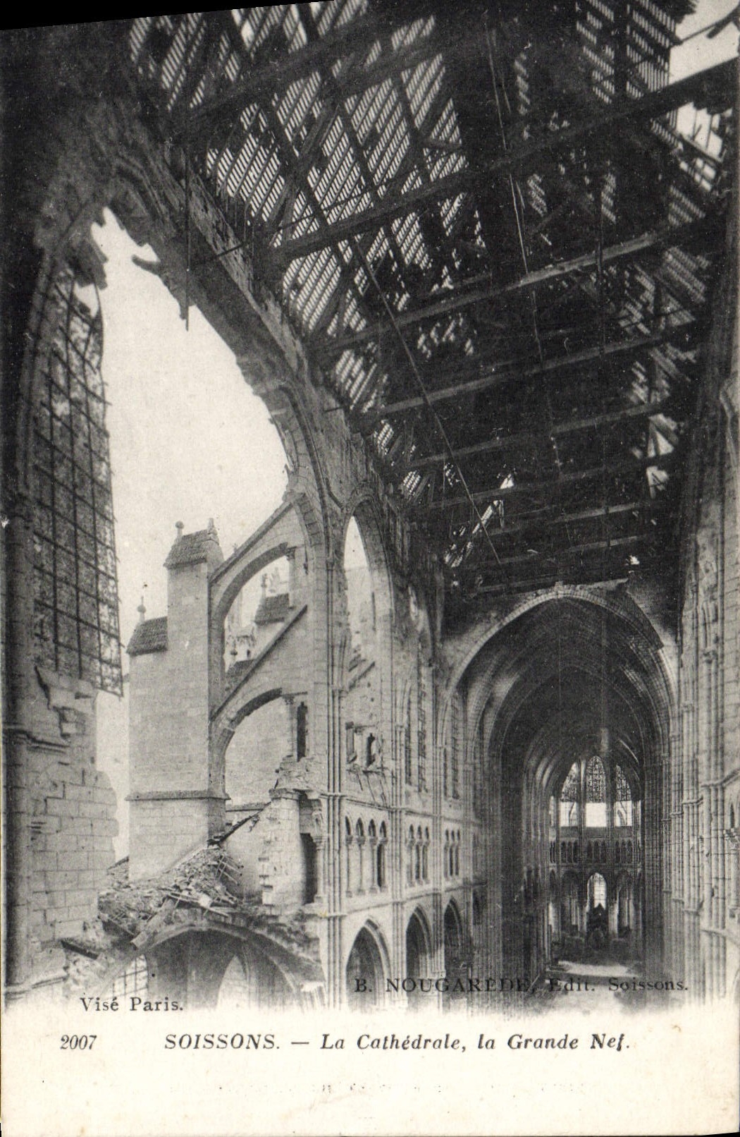 CPA Soissons La Cathedrale la Grande nef