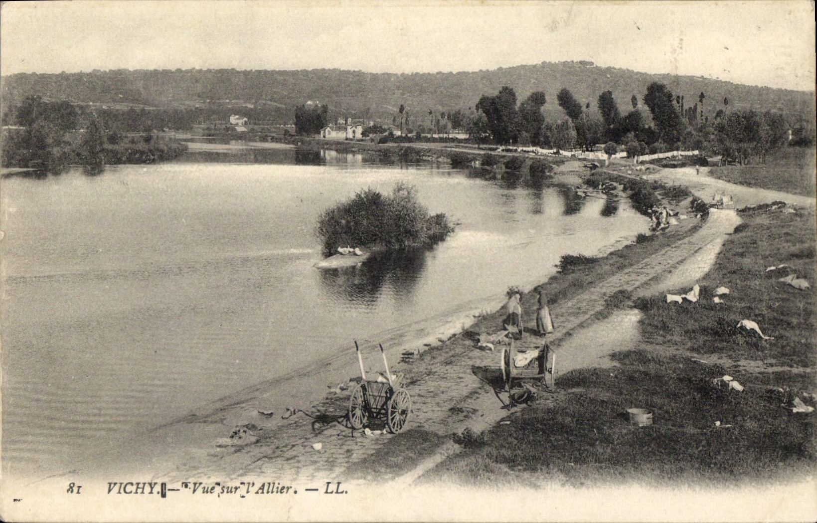 CPA Vichy Vue sur l'Allier