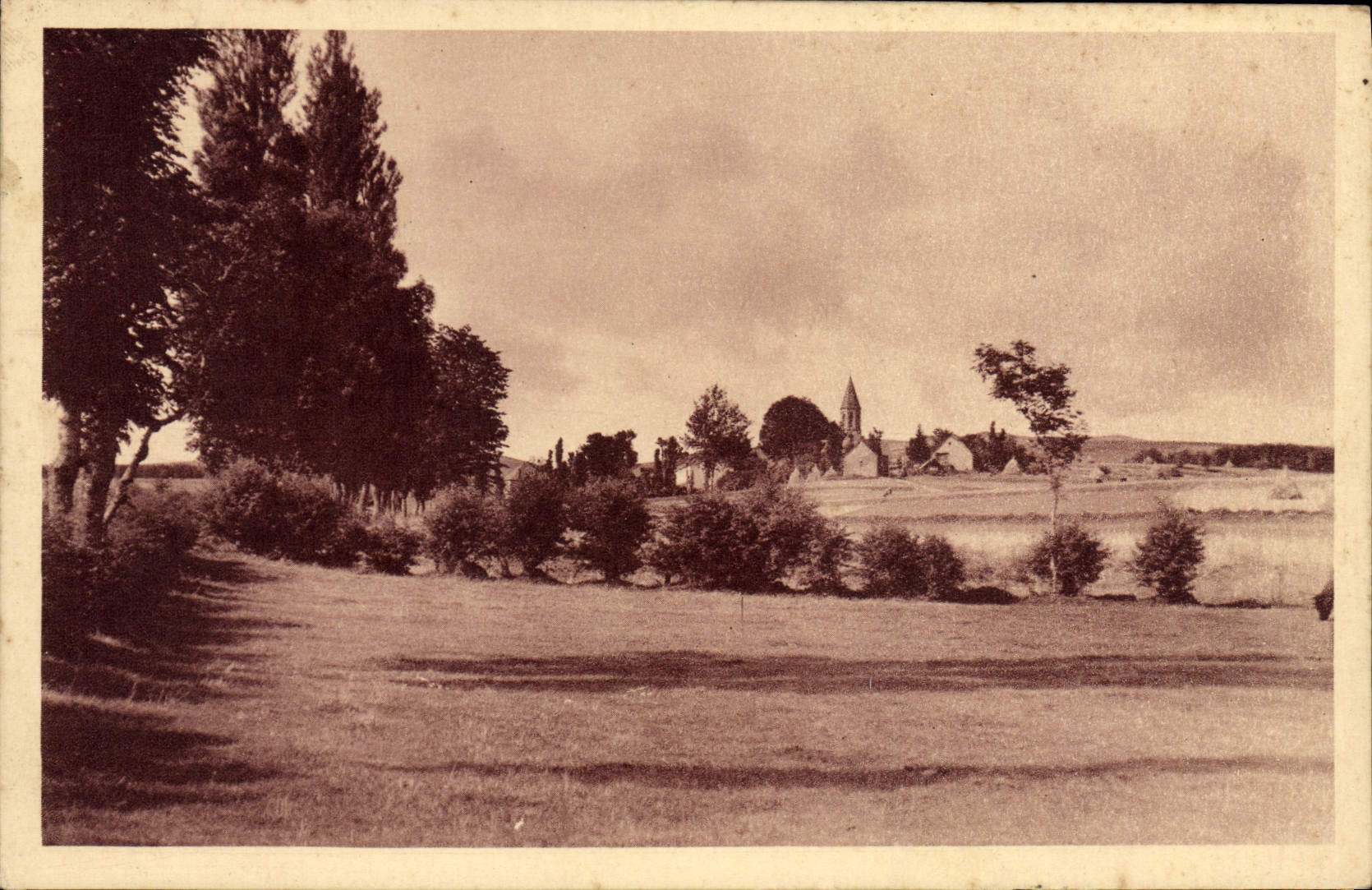 CPA Lescure L'ensemble du Pays et sanctuaire de Notre Dame de Lescure