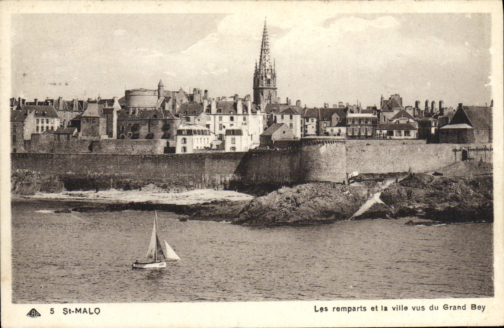 St-Malo — Les remparts et la ville vus du Grand Bey — 5 — 34 Des Arts Photomécaniques