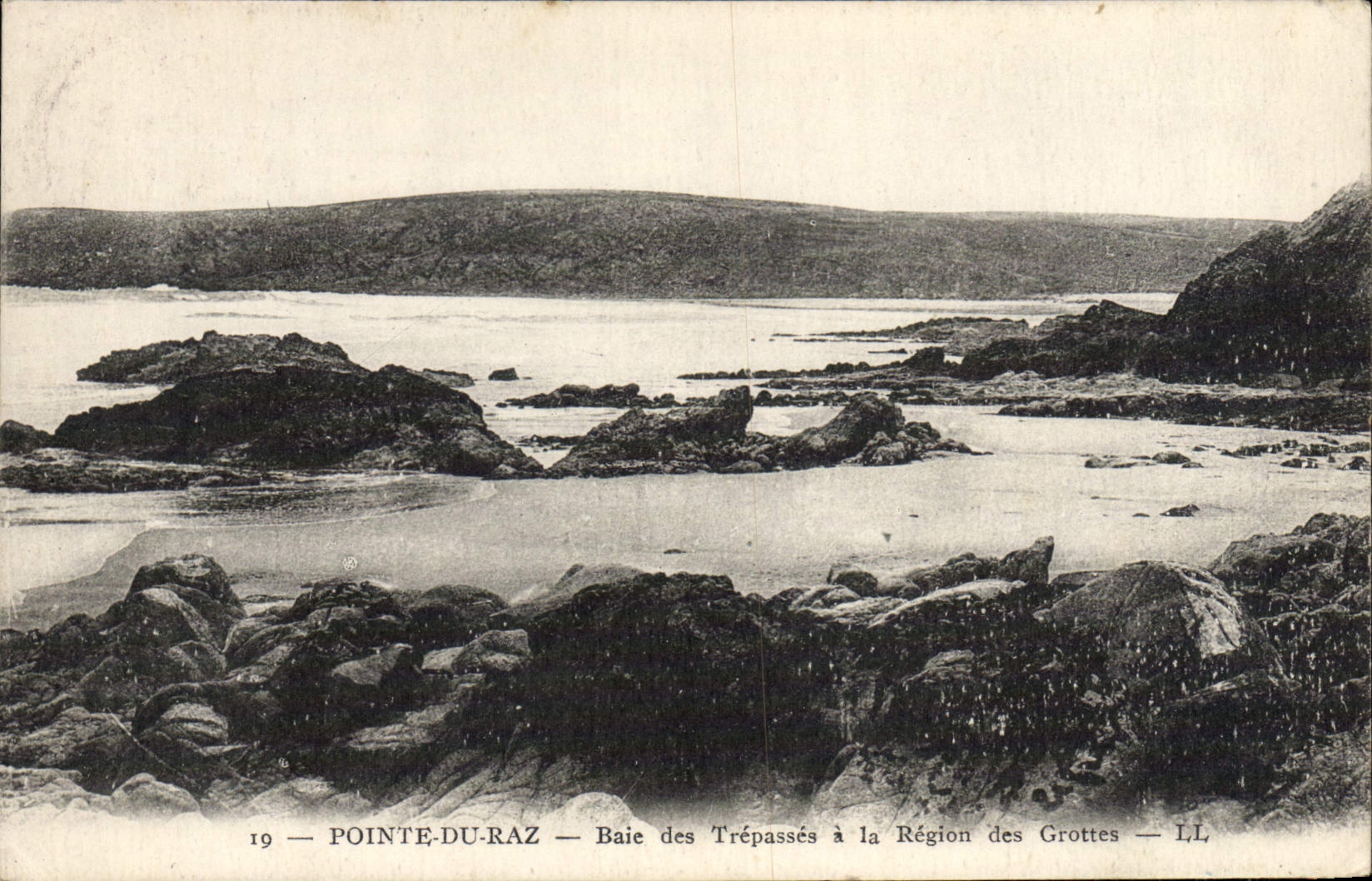 CPA Pointe Du Raz Baie des Trepasses a la Region des Grottes