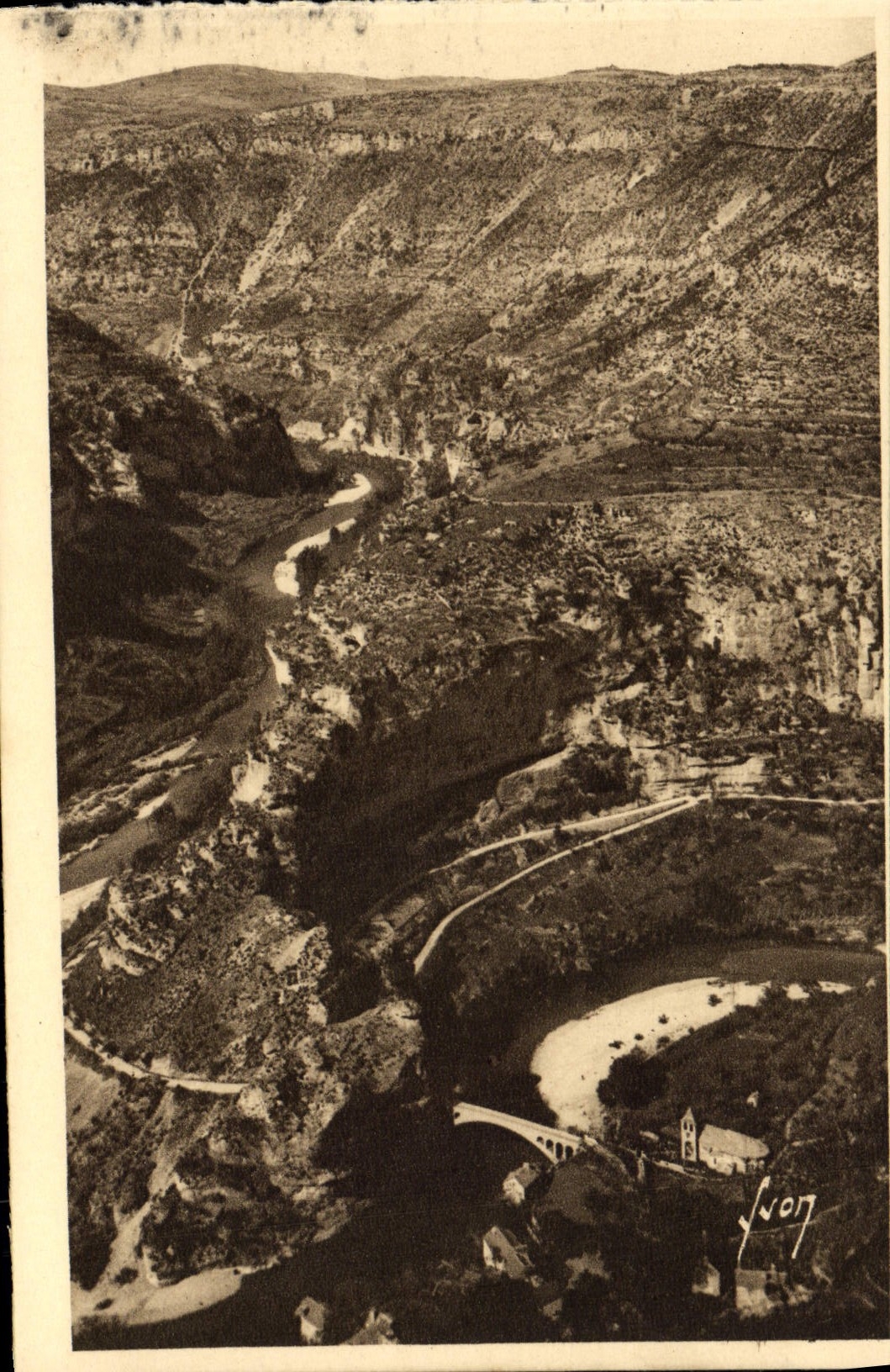 Causse-Mejean — Canon du Tarn et Cirques de Saint-Chély et Pougnadoires — Les Éditions d'Art 'Vion', Paris