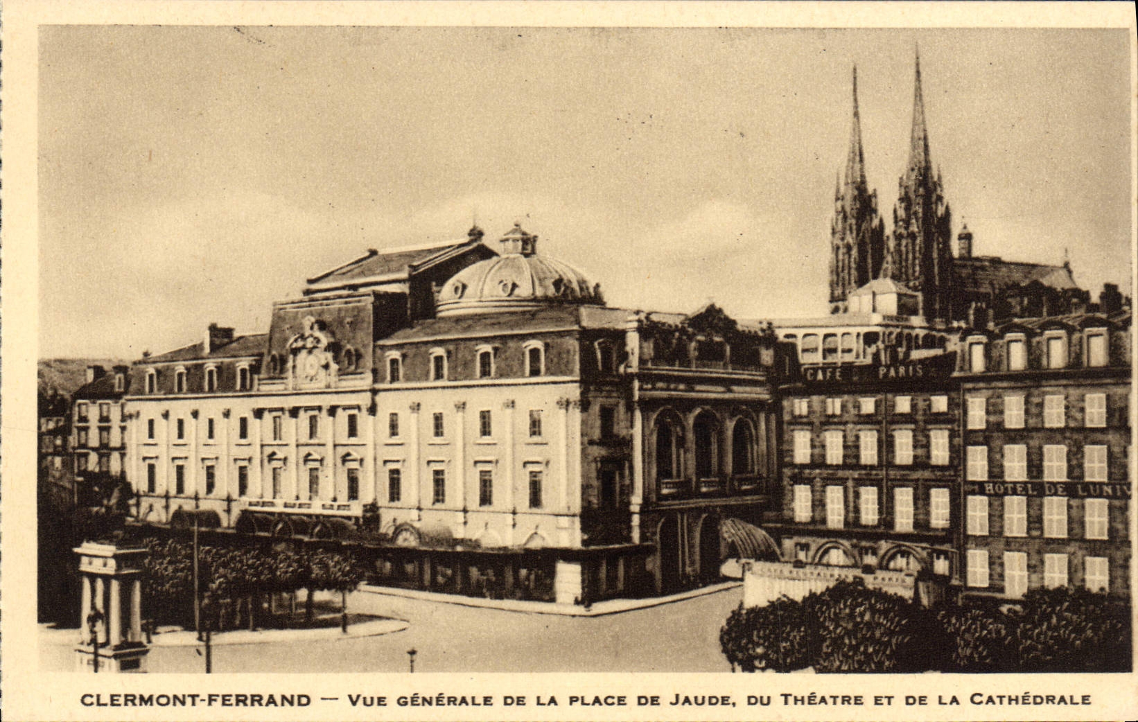CPA Clermont Ferrand Vue Generale de la Place de Jaude du Theatre et de la Cathedrale 