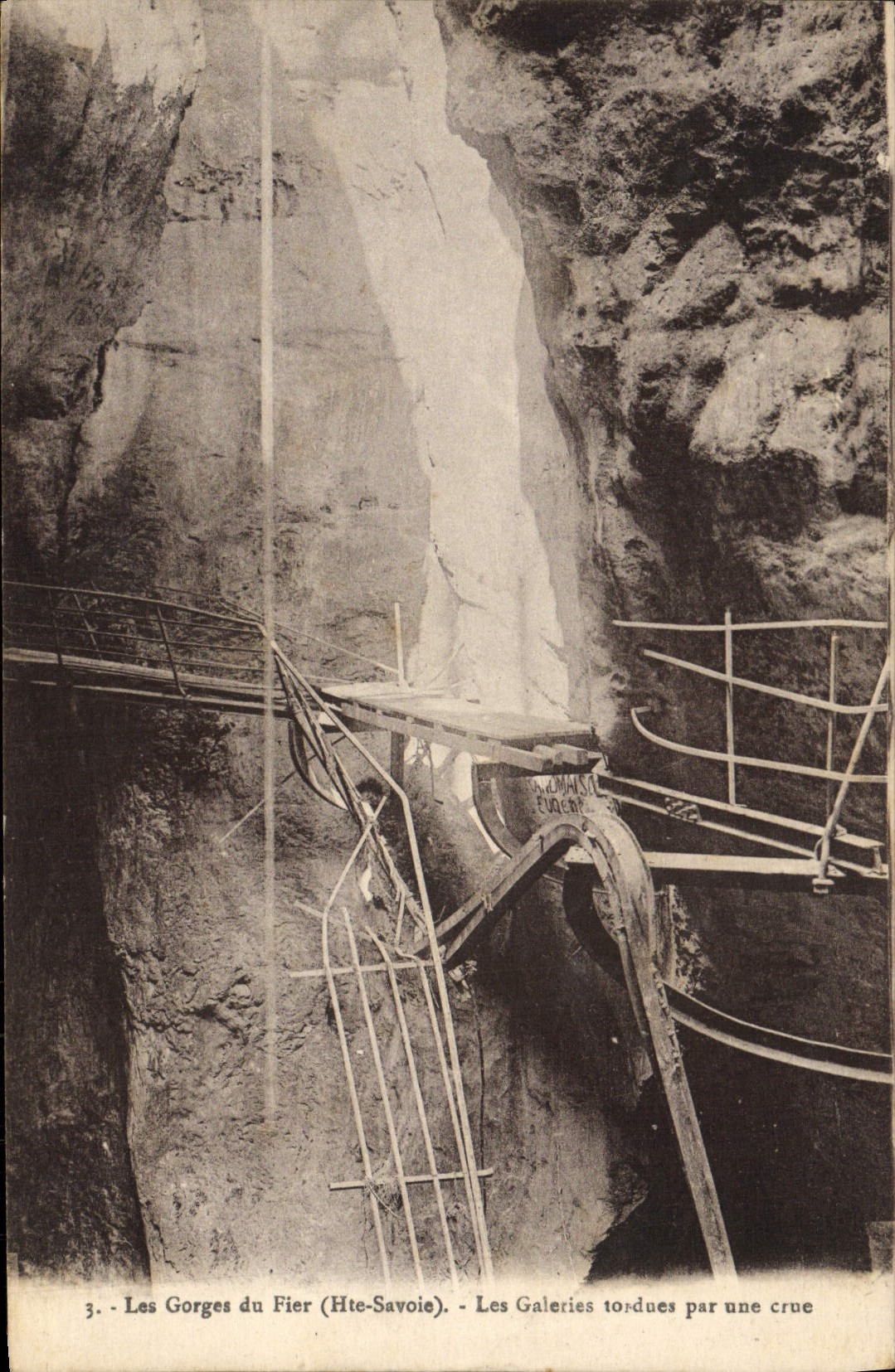 Les Gorges du Fier (Hte-Savoie) — Les Galeries endommagées par une crue — L. Faraez, éditeur, Annemasse (Hte-Savoie)