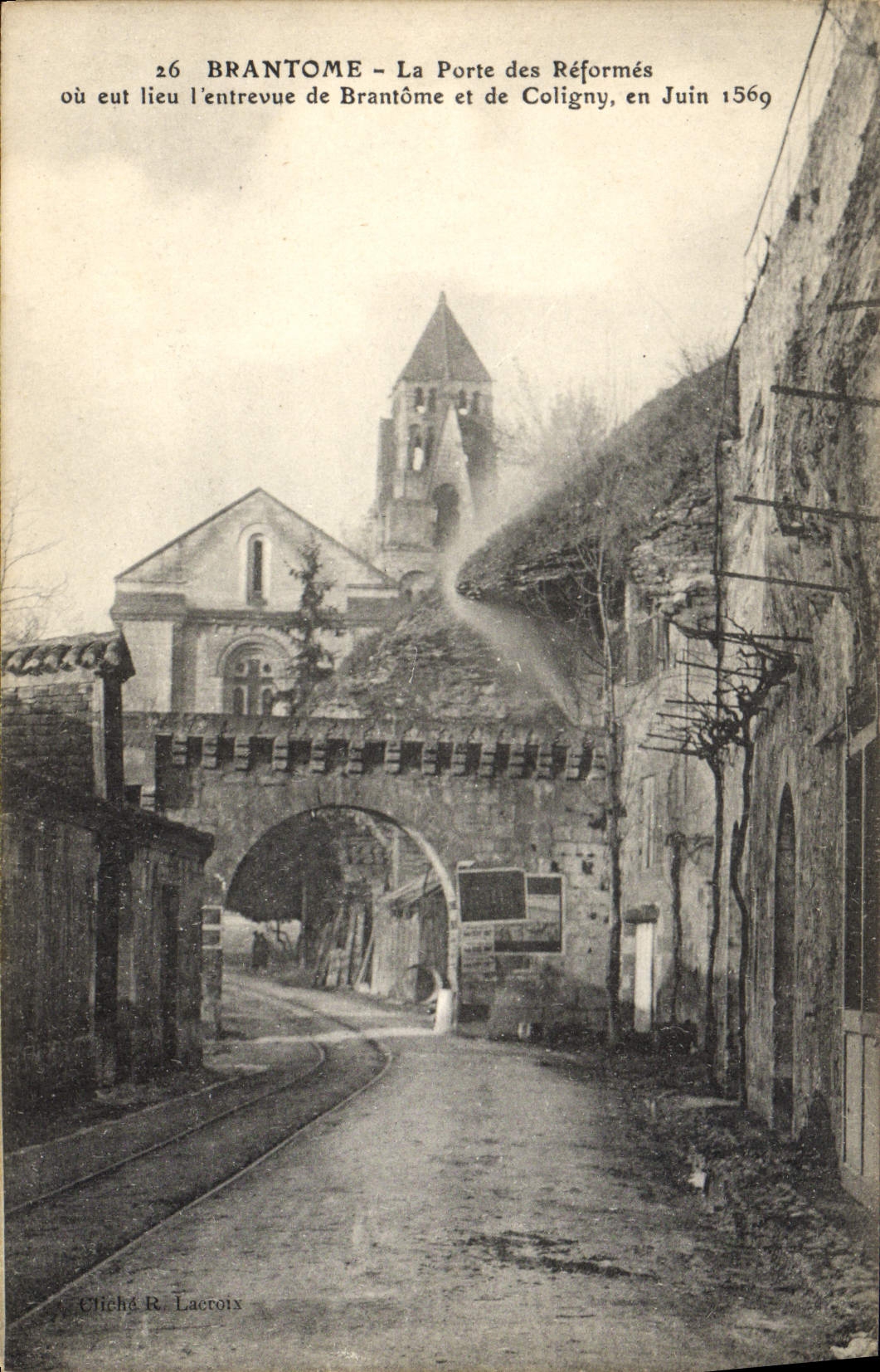 Brantôme - La Porte des Réformés — entretien de Brantôme et de Coligny en juin 1569 — cliché R. Lacroix
