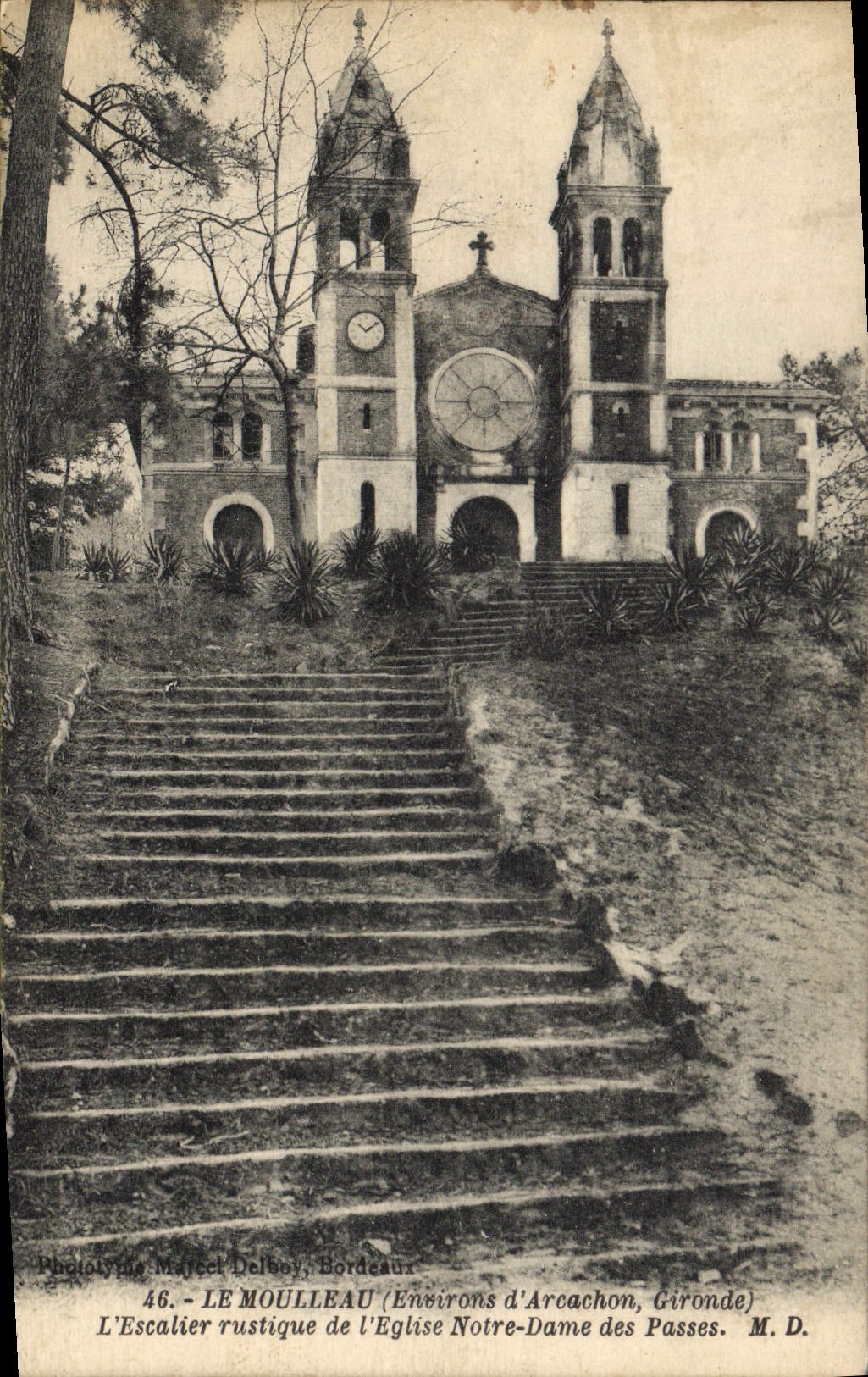 CPA Le Moulleau Environs d'Arcachon L'Escalier Rustique De I'Eglise Notre Dame Des Passes