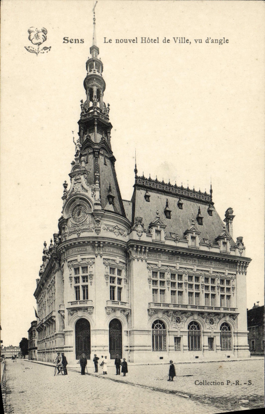 Sens — Le nouvel Hôtel de Ville, vu d'angle — Collection P.-R.-S.