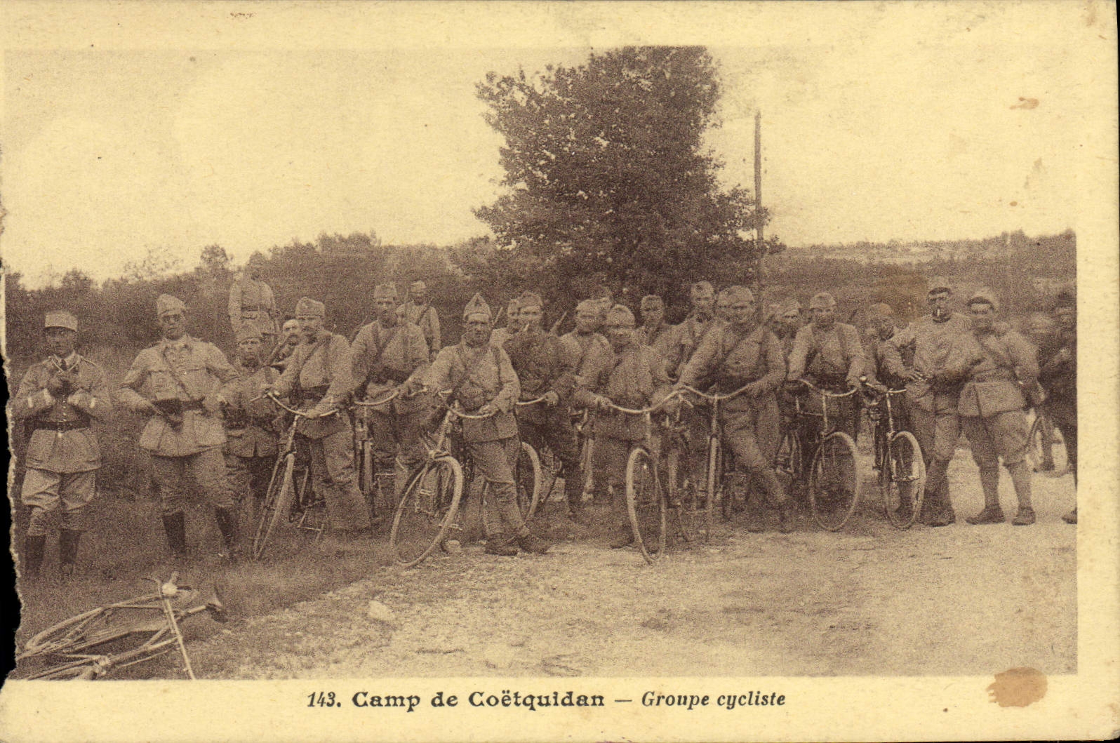 CPA Camp De Coetquidan Groupe cycliste Velo Cycle Militaria