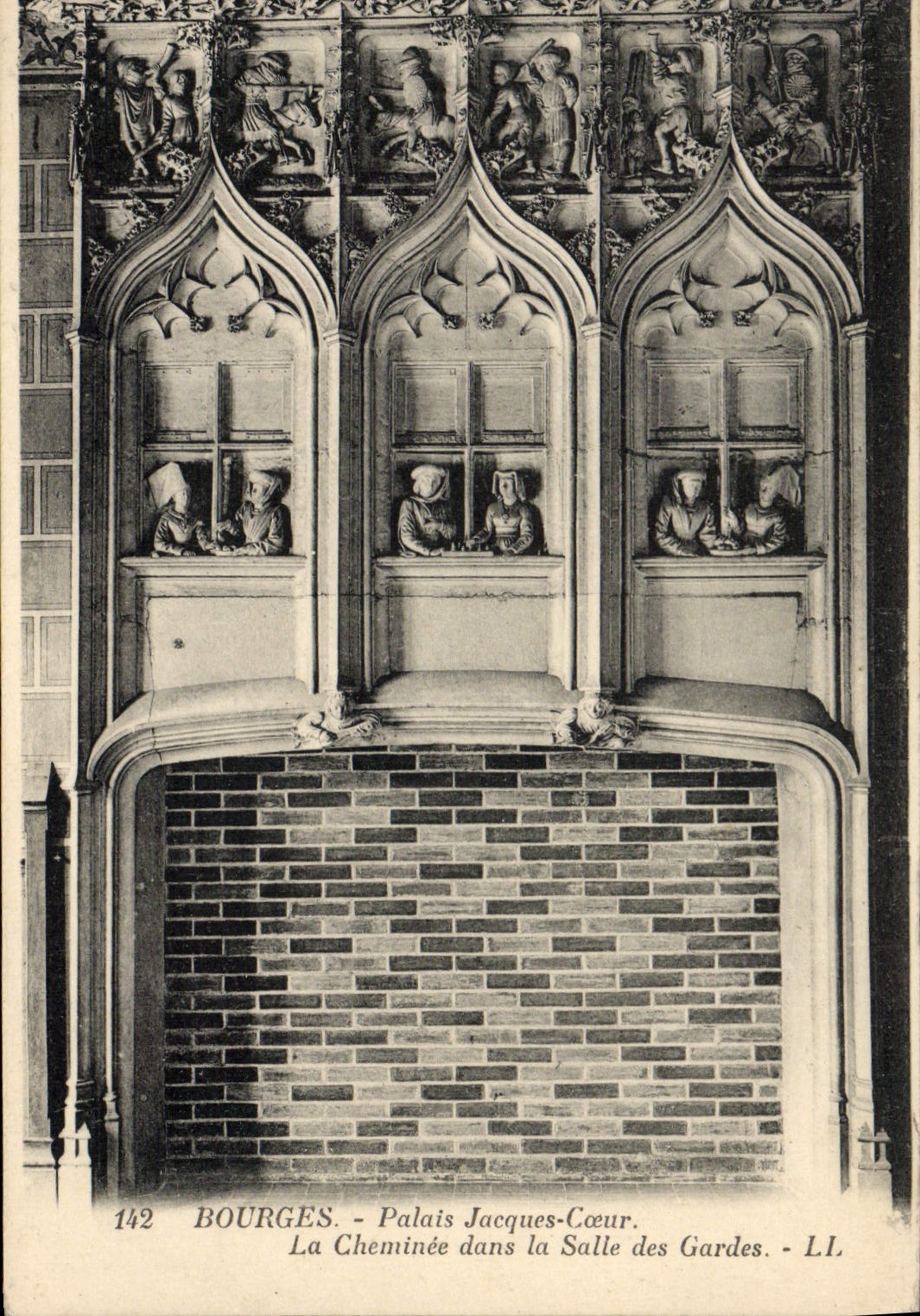 Bourges - Palais Jacques-Cœur. La Cheminée dans la Salle des Gardes - L.I. n°142