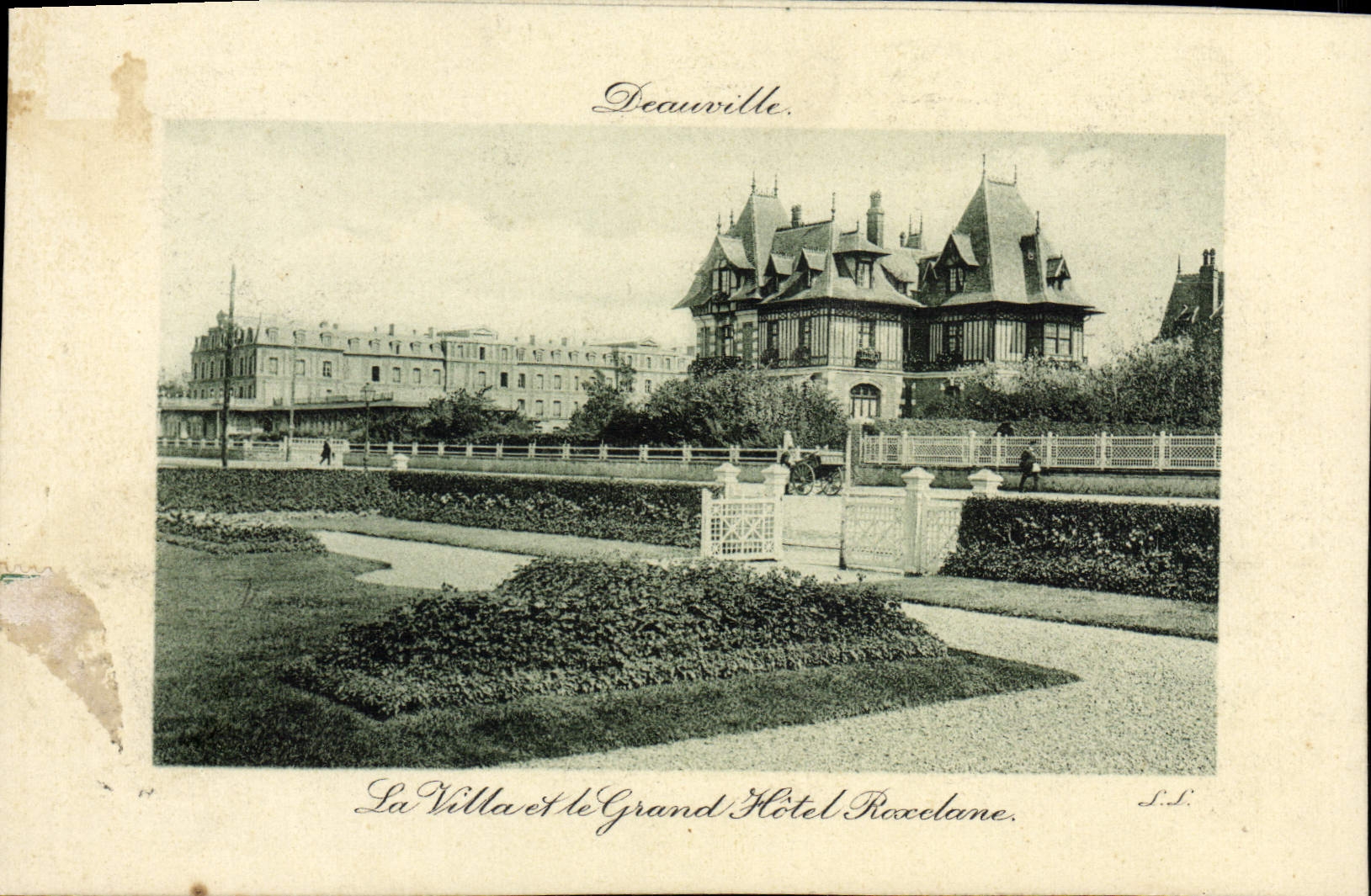 CPA Deauville la villa et le grand hotel Roxelane