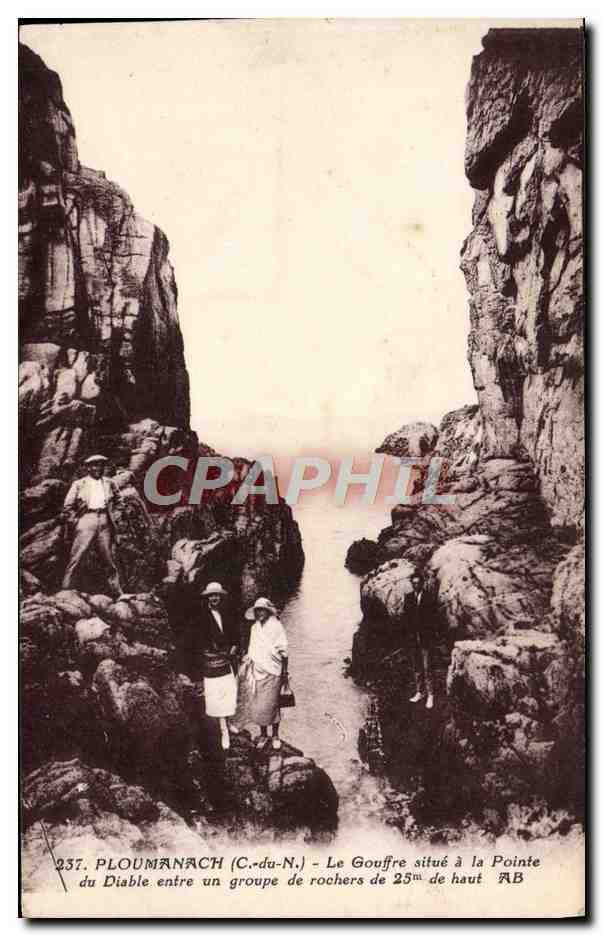 PLOUMANACH (C.-du-N.) — Le Gouffre situé à la Pointe du Diable entre un groupe de rochers de 25m de haut — Phototype A. Brauel, Angers