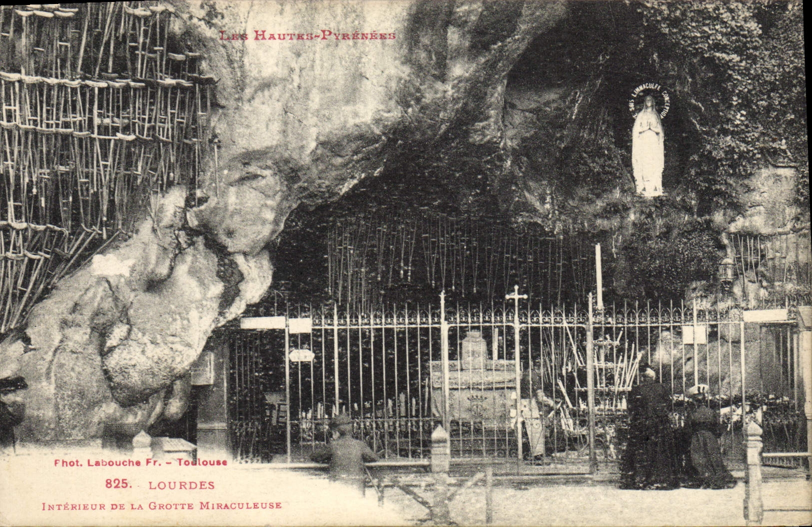 CPA Lourdes Interieur De La Grotte Miraculeuse