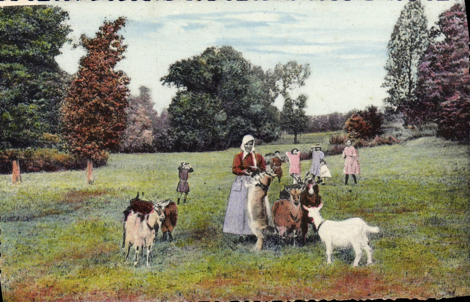 Femmes et enfants avec chèvres — scène pastorale — éditeur CPAPHIL, n° de série non visible