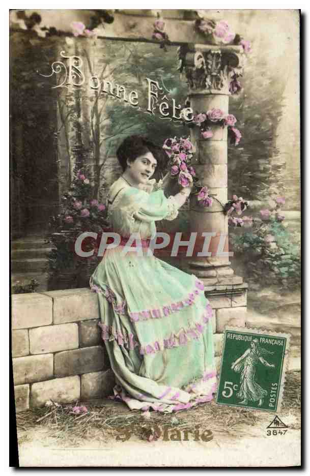 Femme en robe verte — arche fleurie — éditeur anonyme