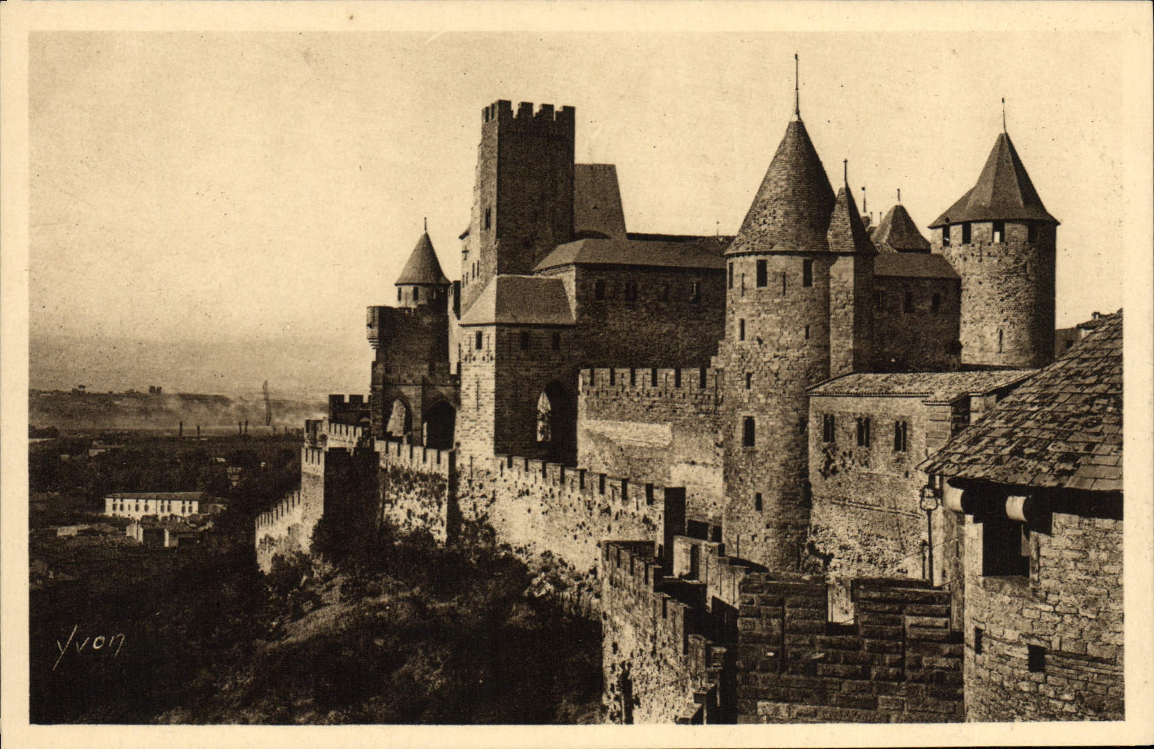 CPA Carcassonne La Cite Le Chateau Comtal