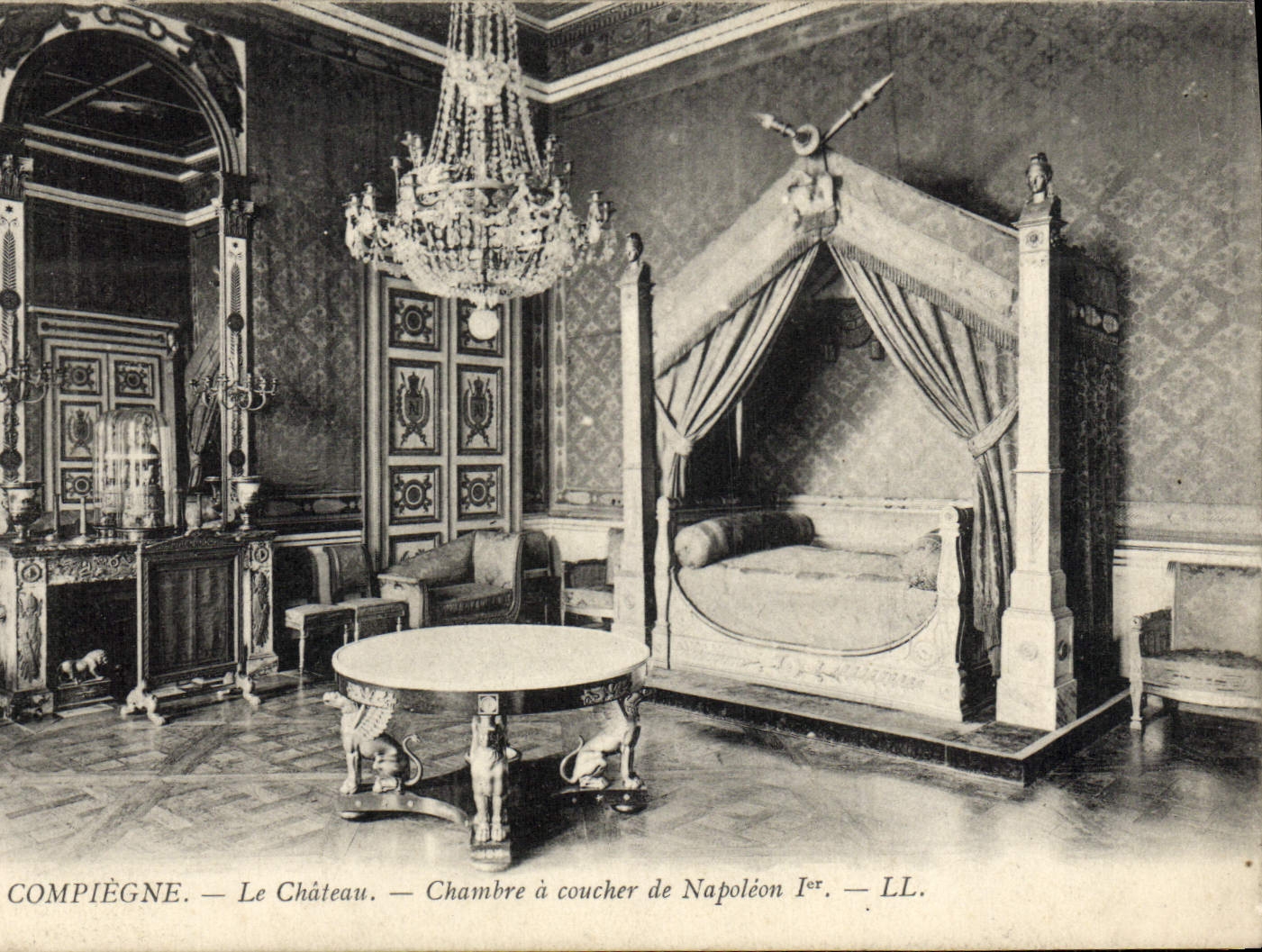 CPA Compiegne Le Chateau Chambre a coucher de Napoleon 1er 