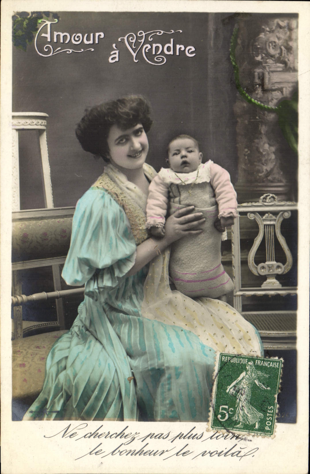 Amour à Vendre — Sujet : femme tenant un bébé — éditeur non visible