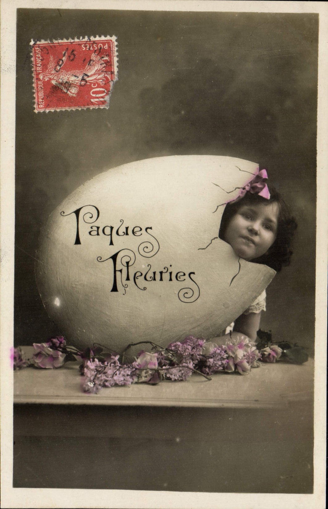CPA Fantaisie Enfant Oeuf Paques Fleuries