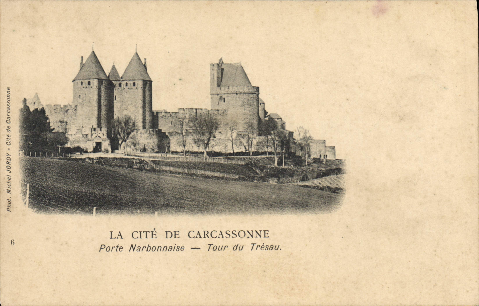 CPA La Cite de Carcassonne Porte Narbonnaise Tour du tresau