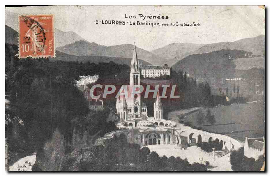 CPA Lourdes La Basilique vue du Chateau Fort