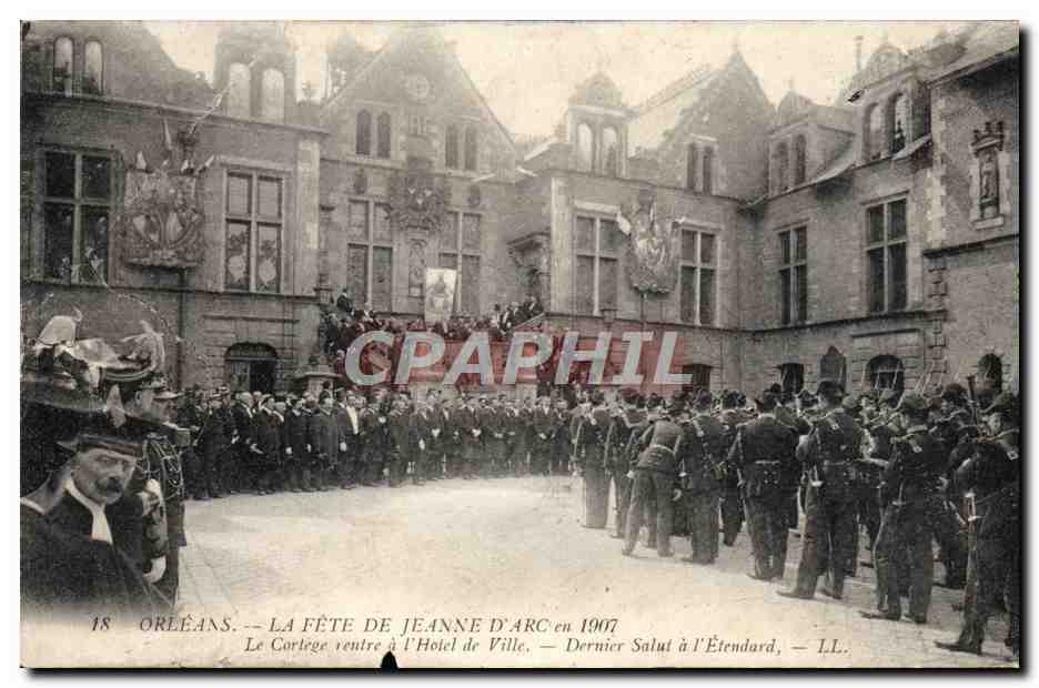 CPA Orleans La Fete de Jeanne d'Arc en 1907 Le cortege rentre a l'hotel de ville Dernier salut a l'etendard