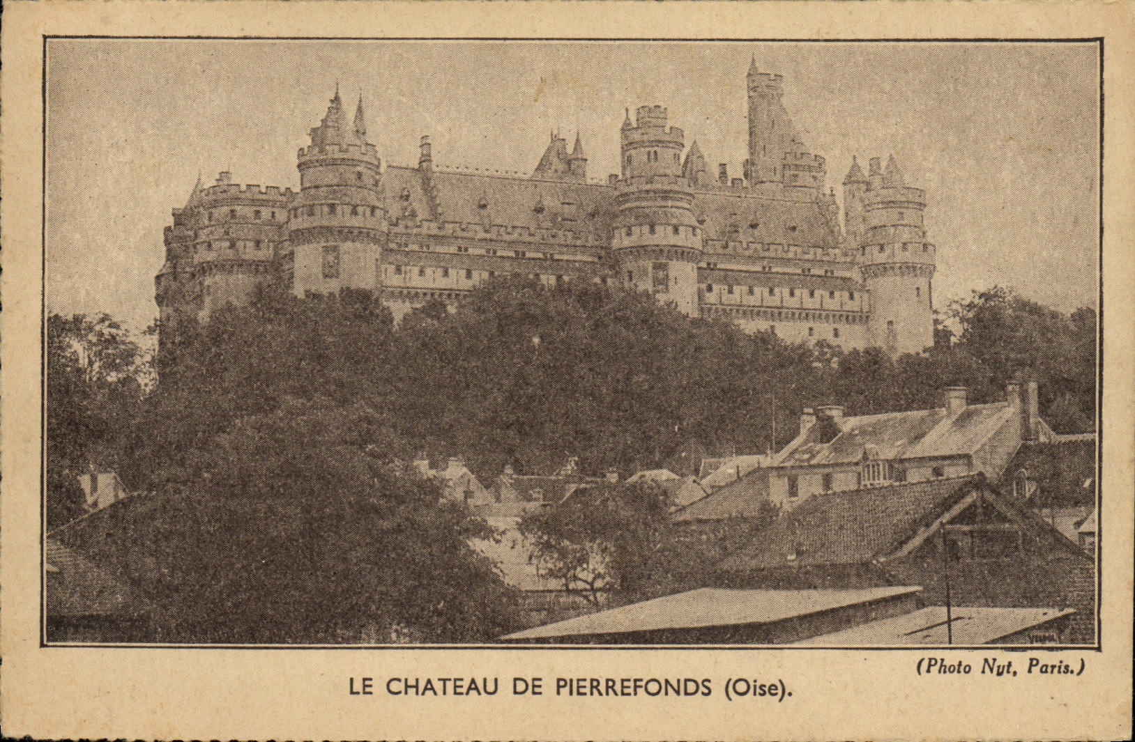 Le Château de Pierrefonds (Oise) — Photo Nyt, Paris.