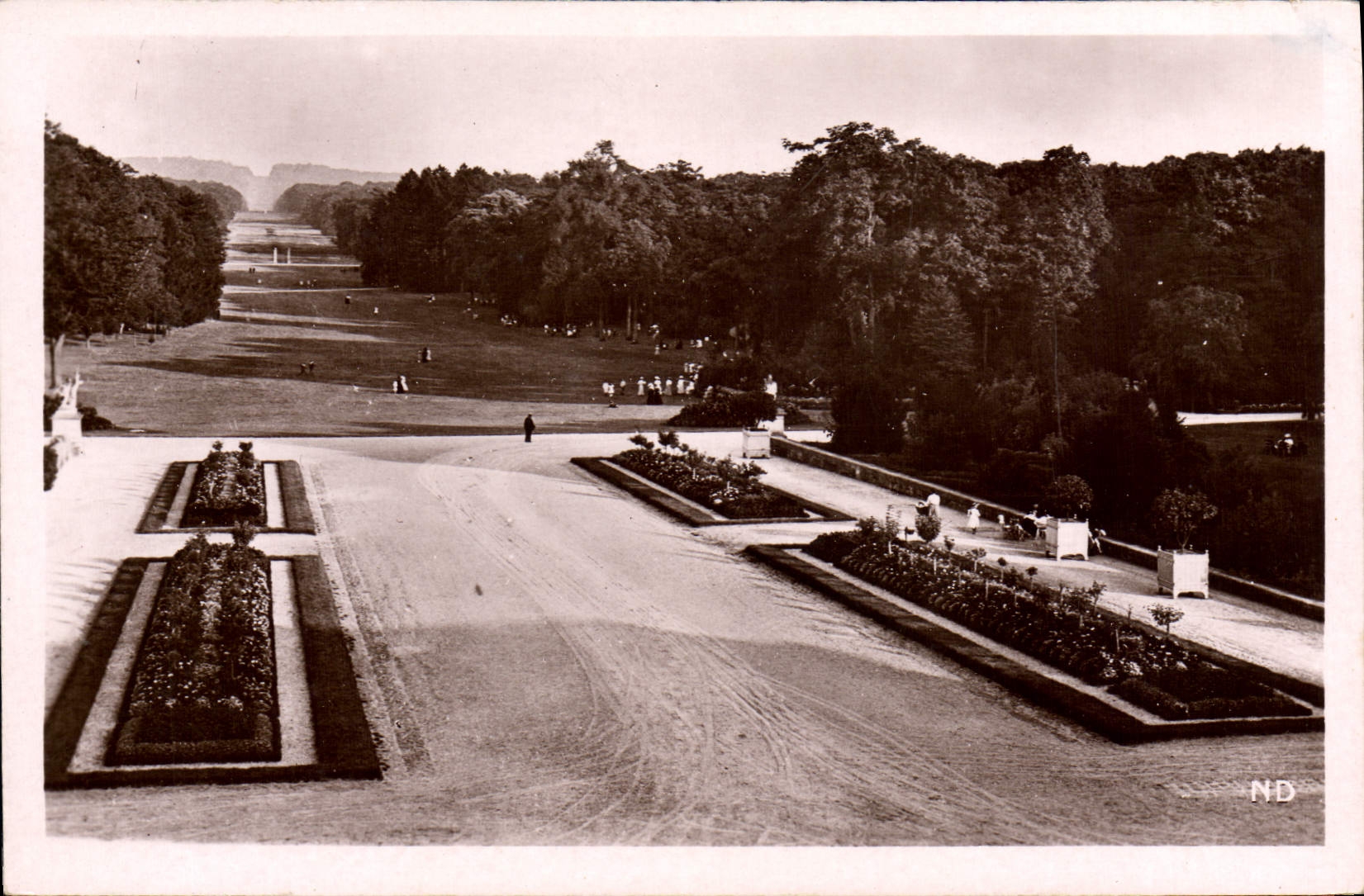 Palais de Compiègne — Vue sur les Beaux Monts — Lévy et Neurdein Réunis, Paris