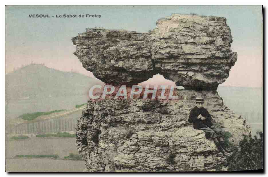 Vesoul - Le Sabot de Frotey — paysage rocheux avec homme assis — éditeur non visible