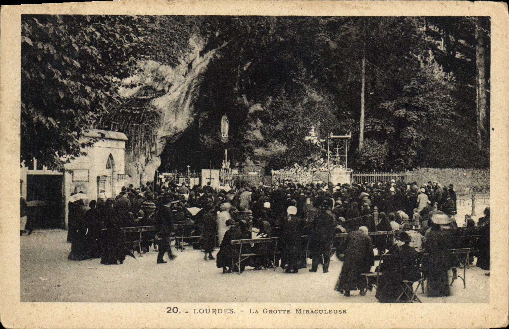 CPA Lourdes La Grotte Miraculeuse