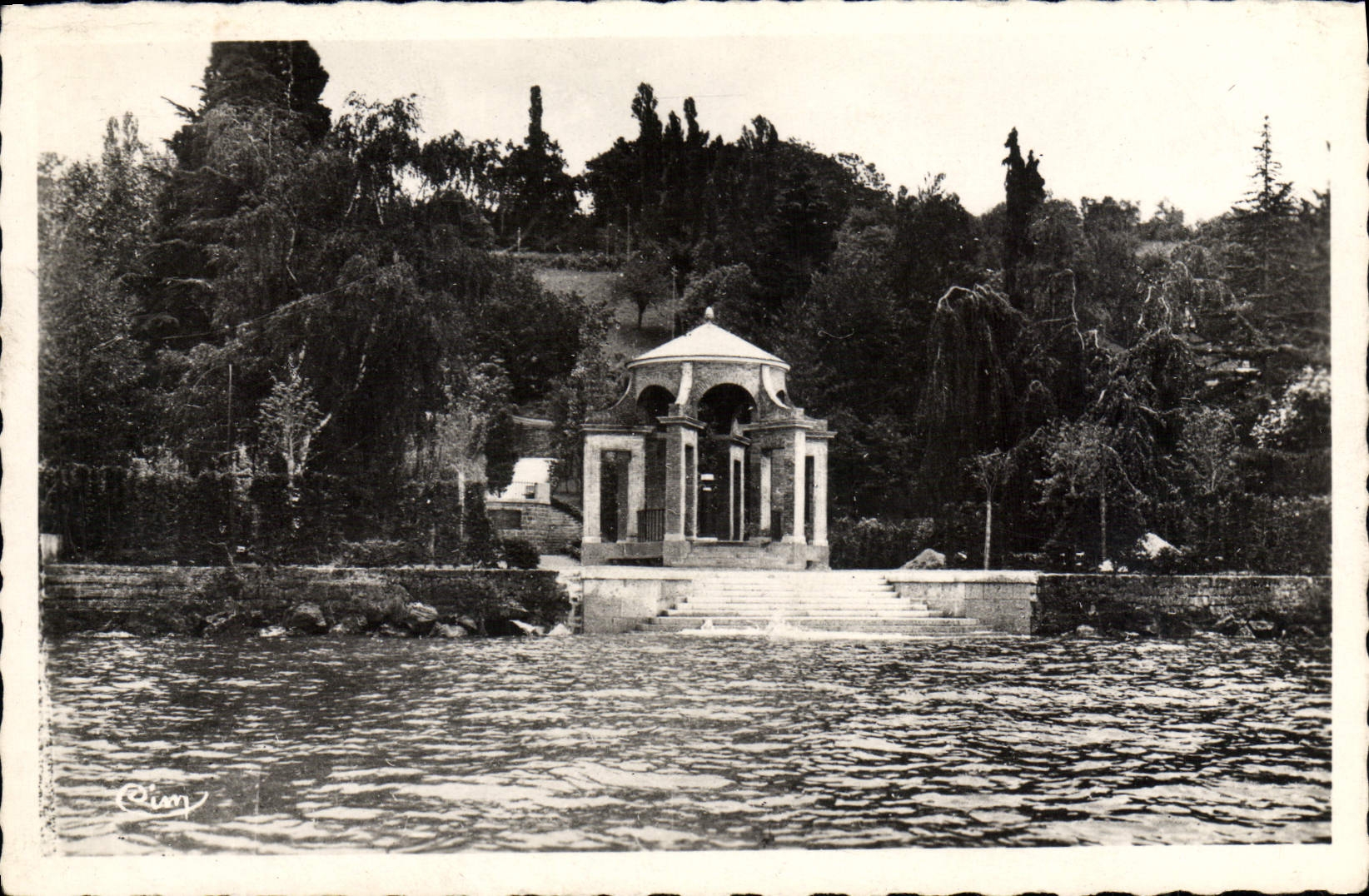 CPM Amphion Les Bains Le Monument de la Comtesse de Noailles